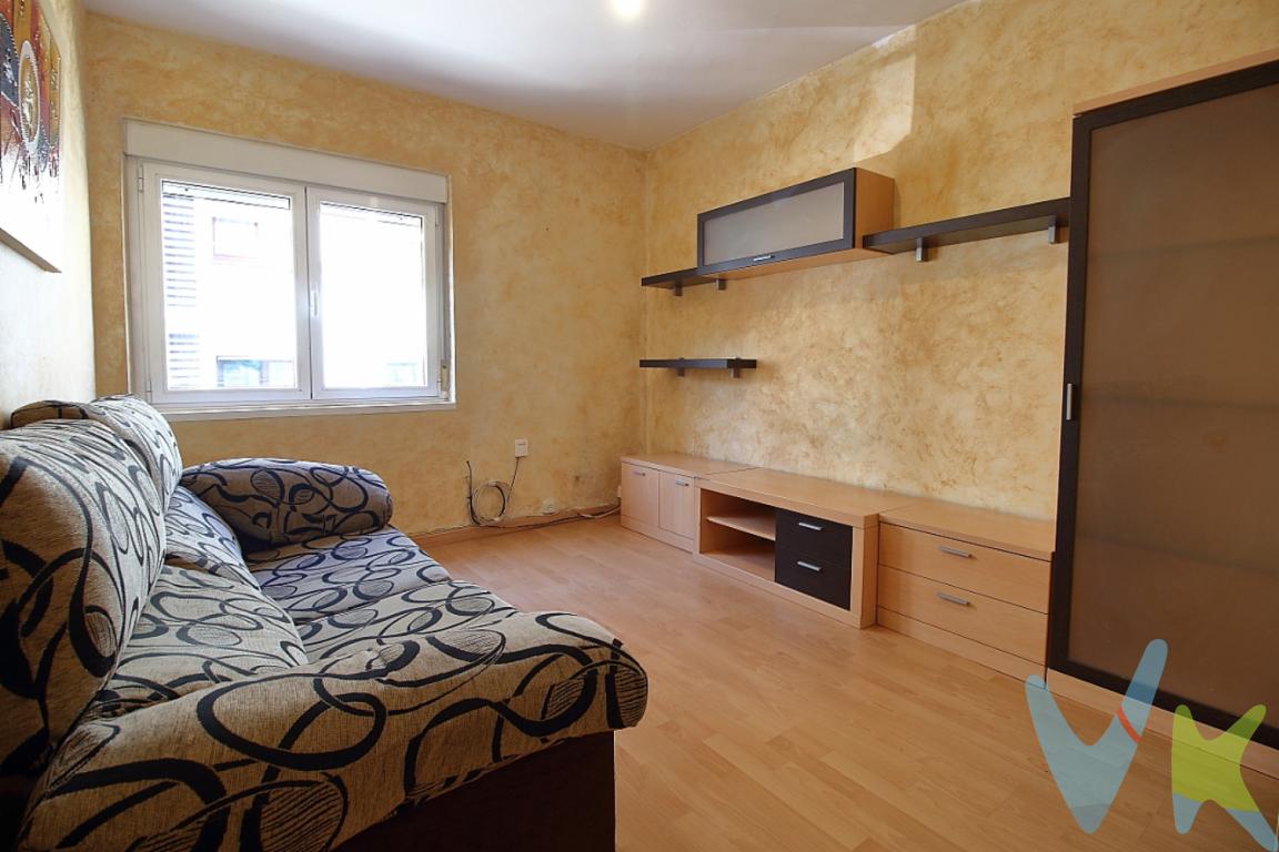 Presentamos piso listo para entrar en el Barrio del LLano con ascensorEspacio: 87 m² (66 m² útiles), planta 2 con ascensor.Distribución: 3 habitaciones amplias y luminosas, salón-comedor amueblado y 1 baño funcional.Cocina: Totalmente equipada con electrodomésticos.Estado: Listo para entrar a vivir.Ubicación: En el corazón del Llano, con todos los servicios (supermercados, colegios) y transporte público a pie de calle.¡Solicita tu visita hoy mismo!Gastos e impuestos no incluidos en el precio. A título orientativo, en segundas transmisiones, el comprador abonará el Impuesto sobre Transmisiones Patrimoniales (ITP). Para consultar los porcentajes del ITP en Asturias puede hacerlo a través de la web oficial de servicios tributarios del Principado de Asturias https://sede.tributasenasturias.es/sites/sede/default/es_ES/Que-quieres-hacer/Transmisiones-Patrimoniales-y-AJD. La base imponible será el mayor valor entre precio de compraventa, tasación o valor de referencia catastral. Gastos de notaría y registro según aranceles variables según precio, número de copias y complejidad.El comprador escoge libremente notario. El vendedor asume la plusvalía y el resto de gastos son del comprador. Si se precisa hipoteca: Tasación, condiciones y costes bancarios según entidad elegida por el comprador; así como los gastos de gestoría y cualesquiera otros inherentes a la formalización de la compraventa. De acuerdo con la ley, no se incluyen en el precio otros gastos o tributos que legalmente correspondan al comprador. Honorarios de intermediación inmobiliaria a cargo del vendedor y honorarios de mediación inmobiliaria del 2% más I.V.A. a cargo del comprador.El consumidor tiene derecho, conforme a la normativa vigente, a disponer de información y documentación adicional relativa al inmueble y condiciones de la compraventa, accesible en la sede física de la Agencia Domingo en Avenida Hermanos Felgueroso 1 o Marqués de casa Valdés 7 bajo, de Gijón, o a través del correo electrónico info@agenciadomingo.com. La agencia actúa exclusivamente como intermediaria en la operación. Cualquier compraventa y sus condiciones quedan sujetas en todo caso a la aceptación expresa del vendedor del inmueble y a la posterior formalización del correspondiente contrato. El presente anuncio tiene carácter meramente informativo; la información suministrada se corresponde con la disponible a la fecha de publicación, pudiendo variar en función de las circunstancias o actualizaciones legales, contractuales y fiscales. 