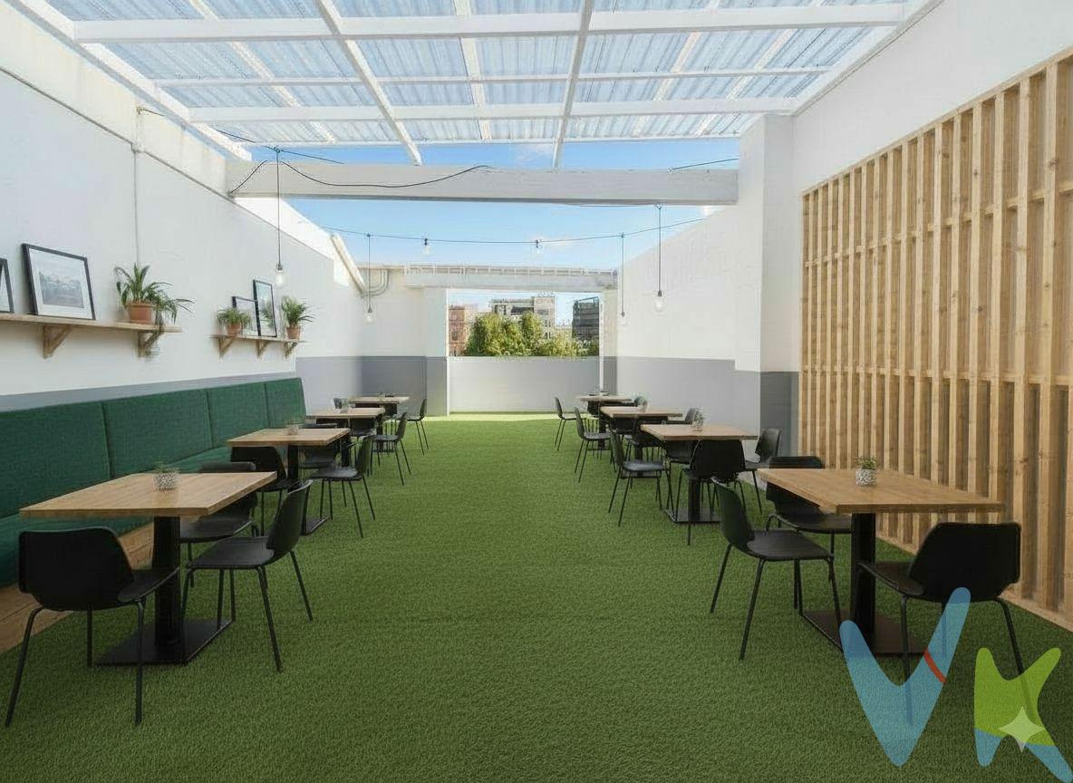 🏡 ¡NUEVA OPORTUNIDAD EN CANALS! 🏡. ✨ Posibilidad de cambio de uso a vivienda o amplio local comercial con múltiples opciones ✨. ¿Buscas un espacio para tu negocio o prefieres transformarlo en tu futura vivienda?. Este fantástico bajo comercial de más de 250 m², ubicado a pocos metros de la Avenida Jaime I, ofrece ambas posibilidades. Actualmente dividido en dos zonas —una destinada a garaje y otra a almacén—, este inmueble destaca por su versatilidad y su gran potencial de transformación.  Existe la posibilidad de retirar una parte del techo de chapa en la zona posterior, lo que permitiría adaptarlo fácilmente para cambio de uso a vivienda, creando un hogar amplio, con luz natural y espacio exterior. Ideal tanto para uso comercial como residencial:.  magina aquí tu restaurante, supermercado, tienda de ropa, oficina o negocio de comida para llevar… O bien, convierte este espacio en una vivienda única, moderna y con carácter industrial. Las imágenes generadas con IA muestran diferentes propuestas para ayudarte a visualizar todo su potencial. Características principales:. ✅ Superficie total: +250 m². ✅ Dos accesos, uno con puerta automática. ✅ Vado de alta (ideal para carga y descarga). ✅ Oficina en altillo. ✅ Aseo. ✅ Espacio diáfano adaptable a cualquier proyecto. ✅ Posibilidad real de cambio de uso a vivienda. 💰 Precio: 144.000 €. Una oportunidad excepcional tanto para emprendedores como para inversores que buscan un inmueble con ubicación estratégica y un enorme margen de personalización. Contacta para más información o concertar una visita. VENTA:. PVP 144.000€.  Gastos e impuestos no incluidos en el precio. La compra conlleva impuestos y gastos de formalización para el comprador. A título orientativo se informa que en segundas transmisiones el  ITP  con carácter general en  Valencia  es del  10%, pudiendo existir otros tipos impositivos atendiendo a  las circunstancias  personales del comprador u otras circunstancias previstas legalmente. Base imponible del impuesto el mayor valor entre el precio de compraventa, la tasación o el valor de referencia catastral. En cuanto a los gastos de  notaría y registro, en su caso,  suelen oscilar aprox; entre 1,5% y 2,5% (aranceles variables según precio, n.º de copias y complejidad). El comprador elige notario. Si el comprador precisase de  hipoteca: tasación, condiciones y costes bancarios serán según entidad elegida por el comprador, así como los gastos de gestoría, y cualesquiera otros gastos inherentes a la formalización de la compraventa que legalmente correspondan a la parte compradora, salvo pacto expreso en contrario con el vendedor. El consumidor tiene,  conforme a la normativa vigente, a su disposición información y documentación adicional relativa al inmueble y condiciones de la compraventa, que podrá ser consultada en C/Joaquín Costa 4, bajo 46005 Valencia o urbe2@remax.es. Honorarios de mediación inmobiliaria a cargo del  COMPRADOR: (3% del precio final de venta más IVA (21%), salvo otro pacto.); y  de VENDEDOR (según acuerdo con el mismo). . Se informa al consumidor que la agencia actúa como intermediaria inmobiliaria en la operación, estando cualquier eventual compraventa y sus condiciones sujeta a la aceptación expresa del propietario-vendedor y a la posterior formalización del correspondiente contrato.