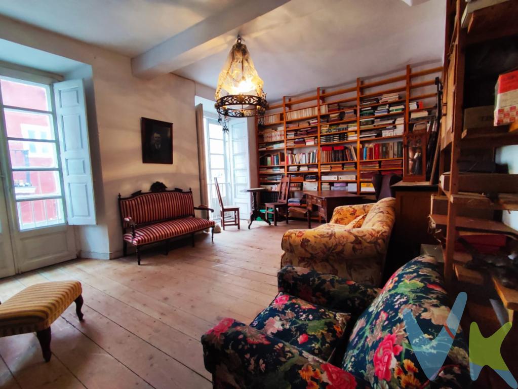 ¡PISO EXCLUSIVO EN EL CORAZÓN DE SELAYA!Espectacular oportunidad de convertirse en propietario de un piso de los de antes, elegante, con altos techos, balcón y galería a lo largo de toda su fachada, cinco habitaciones, salón- comedor y cocina independiente.Este PISO SEÑORIAL de 213 m2 construidos, está para actualizar, pero es un auténtico diamante en bruto. Con una distribución flexible, espacios comunicados y su gran tamaño, nos ofrece múltiples posibilidades para adaptar su uso según sus necesidades.Este encantador piso en Selaya, localidad de Cantabria ubicada en plenos Valles Pasiegos, es una oportunidad única para quienes buscan un HOGAR DE LOS DE ANTES, cómodo, elegante, con todos los servicios a pie de calle.Puede ser su próximo hogar para su gran familia o puede ser también su hogar y su despacho, si tiene usted una profesión liberal.¡¡Opción de comprar este piso y el de arriba,  y hacer un increíble dúplex con jardín y garaje en pleno centro de Selaya!!¡¡ES UNA VERDADERA JOYA!! ¡¡LLÁMENOS Y LE CONCERTAREMOS UNA VISITA ENCANTADOS!! Gastos e Impuestos no incluidos en el precio. Compra sujeta a ITP. El comprador se hará cargo de los costes de la escritura e inscripción en el Registro de la Propiedad. Más información sobre transparencia, impuestos, gastos y condiciones de compraventa en nuestra web www.activanorte.com\"