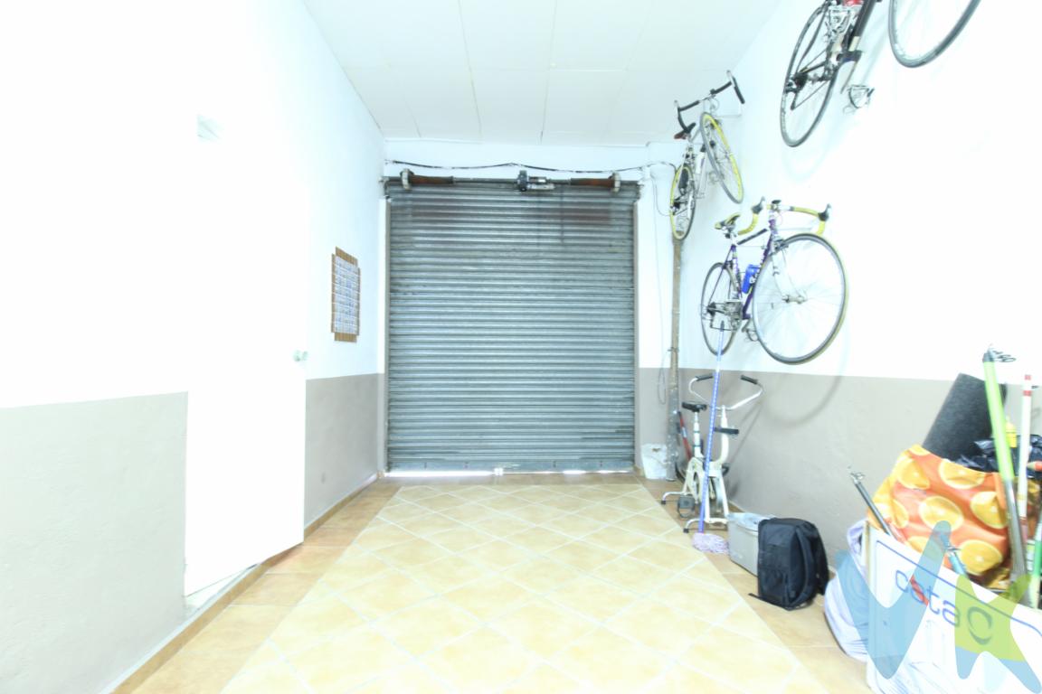 Se vende local de 107 m² construidos situado en una ubicación inmejorable, en pleno centro de Paterna.✅ Actualmente habilitado como gimnasio ✅ Con vado en la entrada, ideal también para uso como aparcamiento ✅ Excelente comunicación y entorno consolidado🔑 CONSULTA OFERTA ESPECIAL VENTA EDIFICIO COMPLETO ( BAJO Y DOS VIVIENDAS DE 107 METROS CUADRADOS CONSTRUIDOS ) DESCUENTO DE UN 5% SOBRE DEL PVP DE LOS TRES INMUEBLES. 📞 ¡Contacta con nosotros para más información o para resolver cualquier duda sobre esta operaciónEste inmueble ha sido certificado para su venta en el Servicio Inmuebles Certificados de la Asociación Inmobiliaria de la Comunitat Valenciana por profesional acreditado en el Registre d¨Agents d´Itermediació Inmobiliaria de la Comunitat Valenciana  RAICV 0008  ( https://sforms.gva.es/sformssistemaexplotacion/servletObtenerXMLns/ObtenerXMLorig?formulario=62953&SF_SIS_ICP=1&ssl_redireccionado=true&idsesion=1752053546541). Para ofrecerle la máxima calidad en servicios inmobiliarios y seguridad jurídica en sus compraventas. La propiedad ha confiado la gestión de venta bajo la modalidad de contrato estándar del Servicio de Inmuebles Certificados de ASICVAL denominado exclusiva compartida o multi exclusiva, por lo que rogamos las peticiones de colaboración en la venta se realicen a través de agencias asociadas a dicho servicio.El precio publicitado es el Precio Venta al Público que será el importe de Escrituración Pública de la Compraventa. No obstante deben saber que toda compraventa tiene asociados unos gastos que se  deberán sumarse al importe indicado  como PVP o Escrituración que dará como resultado el Valor de Adquisición ( Valor de Adquisición es la suma del PVP o de Escrituración más todos los gastos asociados a la compraventa ). Este PVP publicado o de venta no incluye los honorarios de gestión e intermediación inmobiliaria a cargo del comprador, ni gastos de notaria ni registro de la propiedad ( que están sujetos a aranceles y varían dependiendo del precio de escrituración ) , así como el Impuesto de Transmisiones Patrimoniales que parte de un tipo general del 10% del precio de escrituración, aunque dicho tipo general puede tener bonificaciones de acuerdo a diversos condicionantes personales y económicos ( ver enlace https://hisenda.gva.es/va/web/tributos/beneficis-fiscals-2025 ). Si desea mayor información o más concreta atendiendo a sus condiciones particulares no dude en pedir asesoramiento a su agente de compra que le resolverá cualquier duda al respecto.