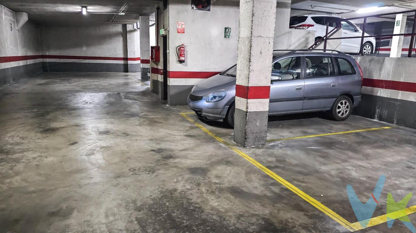 Te presentamos una estupenda plaza de garaje en la calle Horta numero 33, al lado de la calle Azorin, una plaza con muy acceso, y perfecta para coches grandes, ya que su rampa tiene buena maniobrabilidad y curvas anchas..Esta situada en un pasillo también ancho lo que permite maniobrar de forma adecuada y sin complicaciones...Pídenos información sin compromiso...Por mandato expreso del propietario, comercializamos este inmueble EN EXCLUSIVA, lo que le garantiza un servicio de calidad, un trato fácil, sencillo y sin interferencias de terceros. Por este motivo, se ruega no molestar al propietario, a los ocupantes de la propiedad, a los vecinos. Muchas gracias por su comprensión. .. El precio NO incluye los gastos de notaría, ni impuestos, ni gastos de registro de la propiedad, ni gastos de gestoría, ni honorarios de la inmobiliaria, ni cualquier otro gasto que no este especificado.. . Los datos e información contenida en este anuncio es meramente informativa, por lo que no tiene carácter contractual, pudiendo contener errores, reservándose la inmobiliaria a poder modificarla en cualquier momento. Para saber más sobre el mismo no dude en ponerse en contacto con nosotros.
