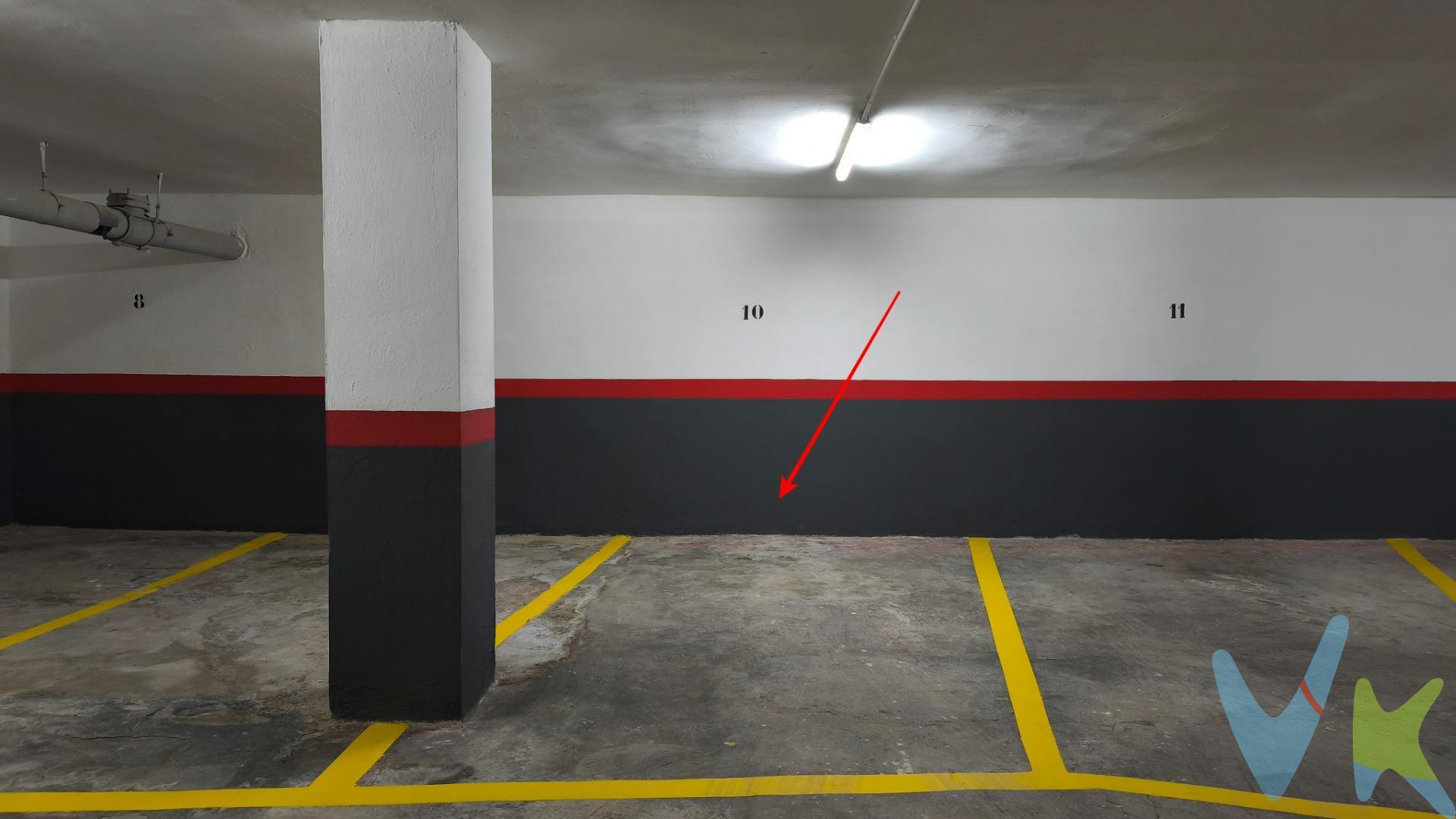 Se ofrece plaza de garaje de aproximadamente 11 m² situada en la zona de Dos de Mayo en Alaquàs, una ubicación muy práctica y con buena accesibilidad. La plaza cuenta con unas dimensiones de 4,07 m de largo por 2,04 m de ancho, siendo ideal para turismo pequeño o moto. Perfecta tanto para uso propio como para inversión, en una zona donde el aparcamiento es cada vez más demandado. Una opción cómoda y funcional para olvidarte de buscar sitio cada día. Los datos e información contenida en este anuncio no son vinculantes sino meramente informativos, la oferta está Los sujeta a cambios de precio, textos, fotos o cualquier otro contenido inesperado, la inmobiliaria se reserva el poder de modificarlo en cualquier momento. La venta de esta vivienda se gestiona mediante contrato de EXCLUSIVA COMPARTIDA por lo que se trabaja con más de 150 Inmobiliarias. Los gastos de la venta tales como notaría, registro y honorarios no están incluidos en el precio. . . . 