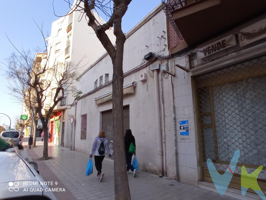 Venta de solar urbano situado en Avenida de Valencia nº104. El solar hace esquina con una fachada de 10,40m a la Avenida de Valencia y con fachada de 26m al callejón peatonal Calle Río Guadiana nº4. La superficie del solar es de 264m2, actualmente hay una nave y una vivienda entre medianeras. Referencias catastrales 1994907YK5219S0001IF y 1994908YK5219S0001JF. Honorarios profesionales, impuestos, gastos de notaría y Registro no incluidos en el precio. Posibilidad de financiación hasta el 100%, llámanos y te informaremos de forma gratuita.Registro de Agentes de Intermediación Inmobiliaria de la Comunidad Valenciana con el número RAICV 1399