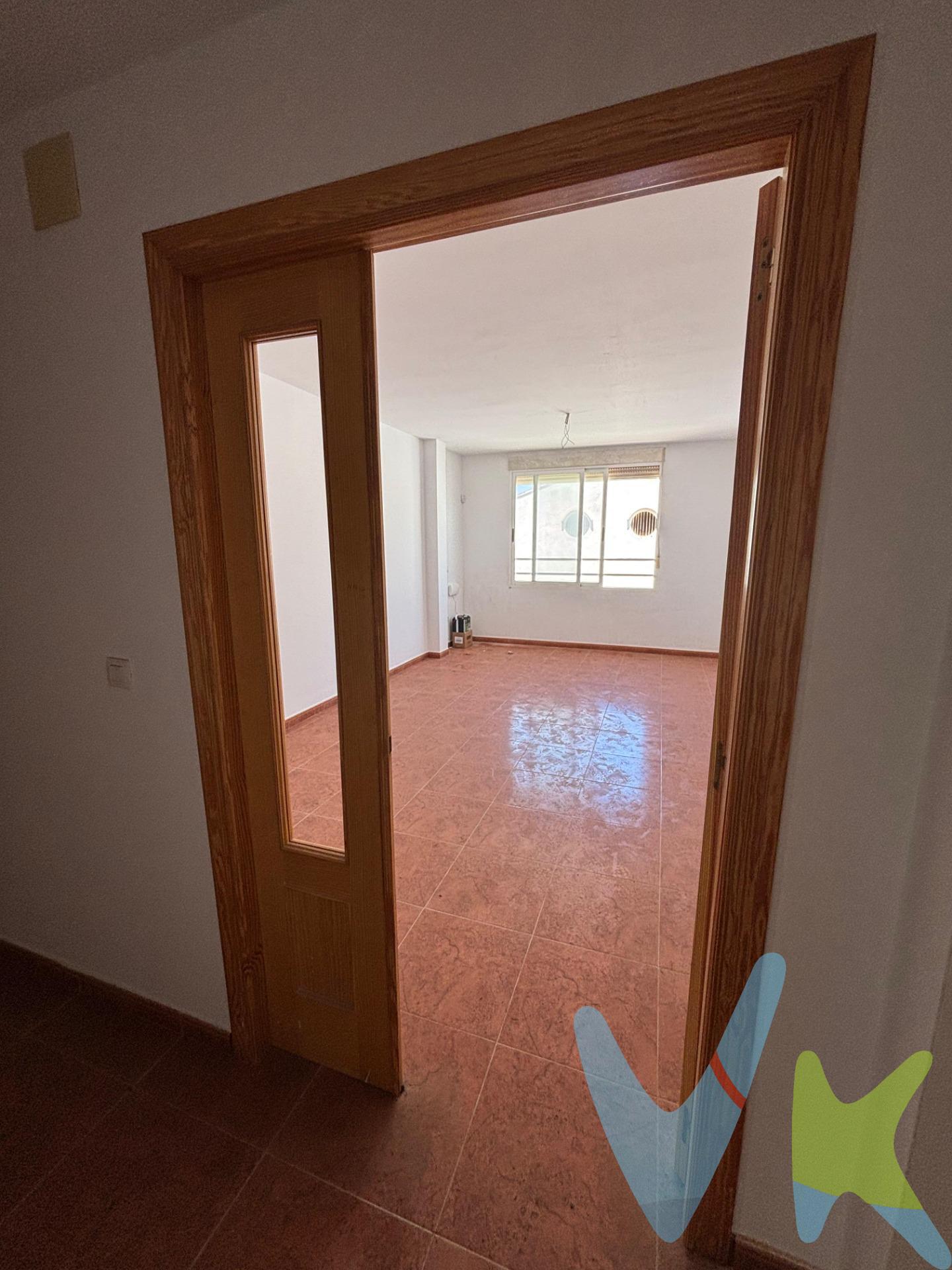¡ATENCIÓN INVERSORES Y FAMILIAS!. Gran oportunidad en Moncofa – Vivienda de 100 m² con ascensor, plaza de garaje y amplio trastero. Se pone a la venta esta fantástica vivienda, amplia y luminosa, situada en una de las zonas más tranquilas y demandadas de Moncofa. Con sus 100 m² construidos, la propiedad ofrece el espacio perfecto tanto para vivir todo el año como para disfrutar de largas estancias junto al mar. La distribución es muy cómoda y funcional: cuenta con tres dormitorios, ideales para familias o para disponer de despacho y habitación de invitados; dos baños completos, lo que aporta comodidad y privacidad; un salón comedor espacioso y muy luminoso, perfecto para reuniones familiares o momentos de descanso; además de una cocina independiente con galería, que facilita el día a día y aporta un extra de almacenaje y ventilación. La vivienda incluye también una plaza de garaje en la misma finca, lo que supone un gran valor añadido en la zona, así como un trastero de 12 m², perfecto para guardar bicicletas, enseres de playa o todo aquello que quieras mantener ordenado sin ocupar espacio en la vivienda. El edificio cuenta con ascensor, lo que la hace accesible y práctica para todas las edades. La ubicación es inmejorable: una zona tranquila, bien comunicada y con acceso rápido a servicios esenciales como supermercados, colegios, zonas deportivas y, por supuesto, a las fantásticas playas de Moncofa. Se trata de una propiedad con mucho potencial, ideal tanto para quienes buscan un hogar cómodo y bien ubicado, como para quienes desean realizar una inversión segura en la costa valenciana, ya sea para alquiler vacacional, larga estancia o como segunda residencia. No dejes pasar esta oportunidad única. ¡Solicita tu visita sin compromiso y ven a descubrir tu próxima vivienda en Moncofa!. Por mandato expreso del propietario, comercializamos este inmueble en MULTIEXCLUSIVA, lo que le garantiza un servicio de calidad, un trato fácil, sencillo y sin interferencias de terceros. Por este motivo, se ruega no molestar a los propietarios, a los ocupantes de la propiedad y a los vecinos. Muchas gracias por su comprensión. Si Usted es agencia inmobiliaria y tiene un cliente para este inmueble, llámenos, estaremos encantados de colaborar en esta y otras operaciones. La oferta está sujeta a cambios de precio o retirada del mercado sin previo aviso. Este anuncio en su conjunto, incluyendo textos, fotos, imágenes o cualquier otro contenido de este, no es vinculante y puede contener errores. Se muestra a título informativo y no contractual. El precio NO INCLUYE los gastos de corretaje inmobiliario, impuestos (IVA, ITP, AJD), plusvalía, notaría y registro. 