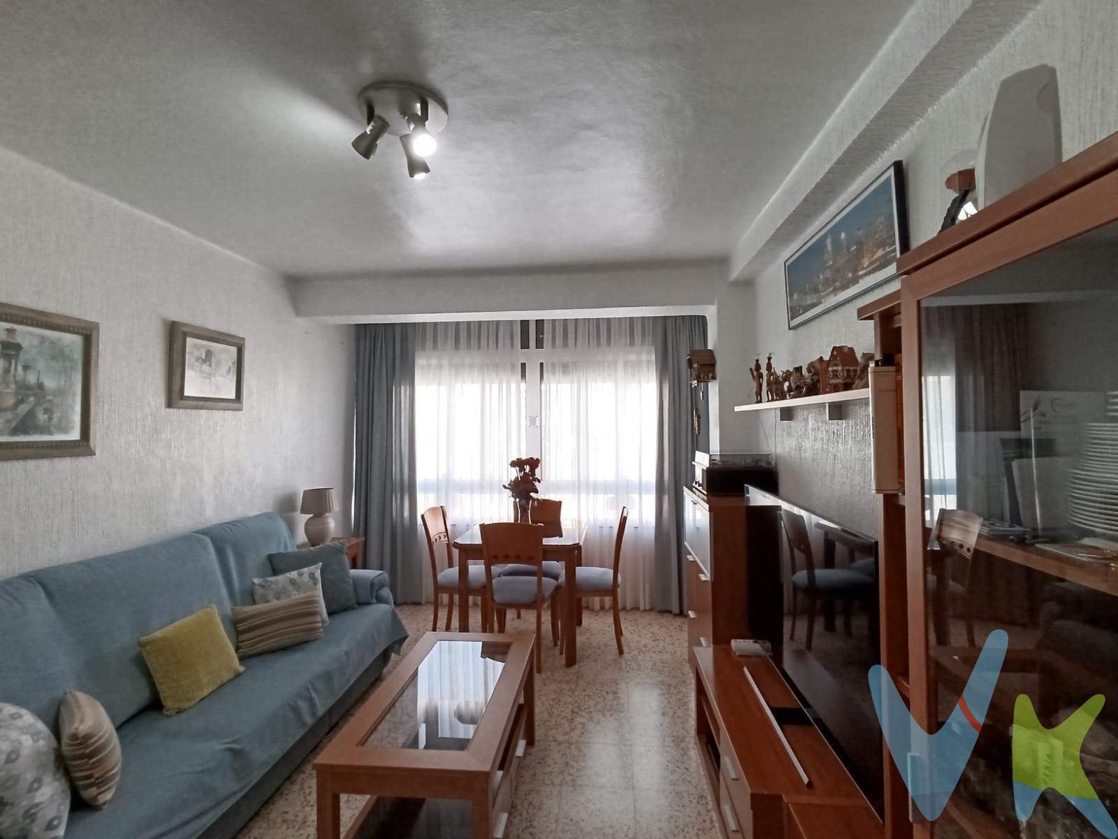 ¡Oportunidad en San Fernando!. Se vende una acogedora vivienda situada en la zona de La Compañía de María, perfecta para quienes buscan comodidad y buena ubicación. La propiedad cuenta con 3 dormitorios espaciosos, un baño completo, y un salón luminoso con terraza cerrada, ideal para disfrutar de momentos de relax y con aire acondicionado para mantenerte cómodo en la estancia en cualquier estación del año. La cocina está amueblada y cuenta con lavadero, ofreciendo funcionalidad y practicidad. Ubicada en una segunda planta sin ascensor, la vivienda se encuentra en una zona con excelentes comodidades: acceso al tranvía, conexión directa a la Calle Real, y una amplia variedad de comercios y servicios cercanos. Es una oportunidad ideal para vivir en un entorno bien comunicado y con todo lo que necesitas a tu alcance. Disponemos del Documento Informativo Abreviado de la propiedad (D.I.A), según Decreto 218/2005, de 11 de octubre. La Agencia Inmobiliaria también dispone de  Seguro de Caución, para la garantía y protección de las cantidades económicas  entregadas como señal para la reserva de una propiedad.  .  Así mismo, informamos que los gastos Notariales, Registrales, ITP, Honorarios de la Agencia y otros gastos inherentes a la compraventa o alquiler no están incluidos en el precio.  .  Por mandato expreso del propietario, comercializamos este inmueble en exclusiva compartida, lo que le garantiza el acceso a toda la información, a un servicio de calidad, un trato fácil, sencillo y sin interferencias de terceros. Por este motivo, se ruega no molestar al propietario, a los ocupantes de la propiedad o a los vecinos.  Muchas gracias por su comprensión. 