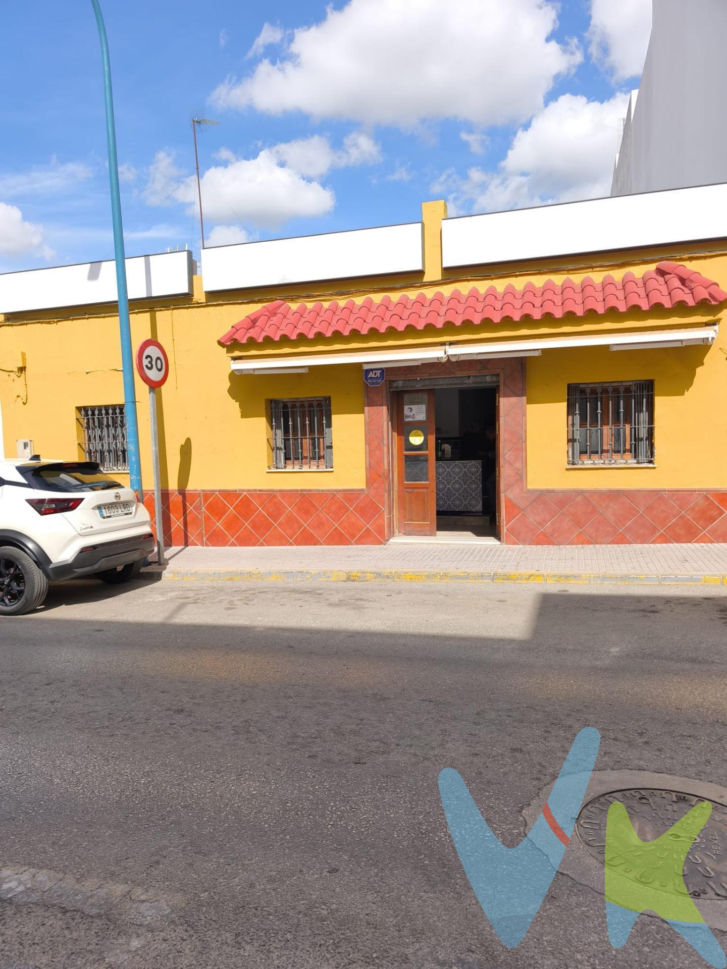 ¡Descubre este increíble local comercial que podría ser tu próxima gran aventura! 🌟 Ubicado en una zona privilegiada, es ideal para emprendedores del sector de la hostelería o el retail. Con una amplia barra 🍽️ y un salón espacioso listo para recibir a tus clientes, ¡el éxito está garantizado! Además, cuenta con cocina independiente 👩‍🍳 y almacén 🧺 para facilitarte las labores diarias. Dos baños 🚻 (uno adaptado ♿) aseguran comodidad total durante tus jornadas laborales. Y no olvides su patio exclusivo ☀️: perfecto tanto para actividades al aire libre como almacenamiento adicional. Lo mejor de todo es que ya tienes clientela fija 💼 lista esperándote; entra sin complicaciones desde el primer día. Por si fuera poco, puedes convertirlo fácilmente en vivienda 🏡 aprovechando sus dos plantas adicionales disponibles – versatilidad absoluta 😉 Si deseas más información sobre precios (€), impuestos e incluso garantías 😊, contáctanos hoy mismo. Comercializamos este inmueble en exclusiva para garantizarte toda la información necesaria junto a un servicio excepcional. En cumplimiento del Decreto Junta Andalucía 218/2005 del 11 Octubre, informamos al cliente que los gastos notariales e impuestos no están incluidos en el precio € . Si tienes dudas acerca dela compraventa , llámanos ; estaremos encantados de asesorarle !. Igualmente disponemos de un Seguro de Caución para garantizar las cantidades entregadas a nuestra Agencia en concepto de Reserva y/o Arras. Impuestos y gastos de la compraventa:. El comprador puede consultar de forma oficial los impuestos aplicables (ITP, AJD, etc.) en la web de la Junta de Andalucía:. https://www.juntadeandalucia.es/organismos/economiahaciendayfondoseuropeos/areas/tributos-juego/tributos/paginas/impuestos-cedidos-transmisiones.html. Si tiene cualquier duda sobre los gastos de la compraventa, llámenos y estaremos encantados de asesorarle de forma clara y personalizada. . 
