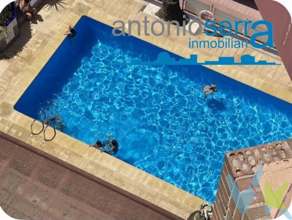 Te presentamos este fantástico apartamento de 40 m², completamente reformado y listo para entrar a disfrutar desde el primer día, ubicado en una de las zonas más demandadas y cotizadas de Benidorm: la Playa de Levante. Una oportunidad perfecta tanto como segunda residencia para tus vacaciones junto al mar, como para inversión de alta rentabilidad.40 m² muy bien aprovechados, luminosos y con un diseño moderno. Acogedor salón-comedor con acceso a una estupenda terraza acristalada, ideal para disfrutar del sol y del clima de Benidorm durante todo el año como zona de relax o comedor secundario. Práctica cocina de concepto office, completamente renovada y funcional. 1 habitación independiente, amplia y con excelente luz natural. 1 baño moderno equipado con plato de ducha. Instalación de aire acondicionado para garantizar el máximo confort tanto en verano como en invierno. Piscina comunitaria: zona de baño rodeada de espacio para tomar el sol. Edificio con ascensor y zonas ajardinadas/comunitarias. Situado a escasos minutos a pie de la Playa de Levante, rodeado de todos los servicios necesarios: supermercados, restaurantes, farmacias, transporte público y zonas de ocio. ¿Quieres venir a verlo o recibir más información? No dejes escapar esta oportunidad en la Costa Blanca. ¡Contacta con nosotros y agendamos una visita sin compromiso!** Superficie catastral.(Ref: 2584), 239.000 . El precio del inmueble no incluye los honorarios de la agencia que ascienden al 3,5% del precio final del inmueble + IVA(21%), ni los gastos de notaría y registro de la propiedad (que están sujetos a aranceles y varían dependiendo del precio de escrituración), ni los impuestos (que en la Comunitat Valenciana varían dependiendo del precio del inmueble y de las características personales del comprador). Este anuncio es meramente informativo y no vinculante.Para cualquier información no dudes en llamarnos al 96 110 17 50 ?. No pierdas la oportunidad de venir a visitarnos. Estamos en Calixto III nº 34, CP 46008 de Valencia ?EUR? www.antoniojserra.com. 