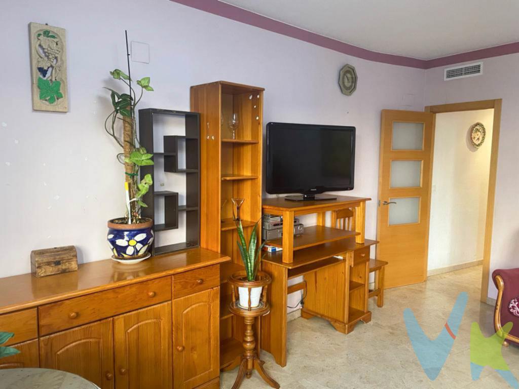 ¡Bienvenido a tu nuevo hogar en Cheste! Descubre la comodidad y encanto que te ofrece este acogedor piso ubicado en la mejor zona de Cheste, rodeado de todas las comodidades y servicios necesarios para hacer de esta vivienda el HOGAR de tus sueños.     Al entrar, te recibirán dos amplias habitaciones que te brindarán la privacidad y el confort que necesitas. El ambiente luminoso y acogedor del salón comedor te invitará a relajarte y disfrutar de momentos especiales con tus seres queridos, es sin ninguna duda el corazón de esta vivienda. La cocina independiente, equipada con todo lo que necesitario, es perfecta para dar rienda suelta a tu creatividad culinaria. El baño completo es un oasis de tranquilidad, con detalles pensados para tu bienestar. Cada rincón de esta vivienda ha sido diseñado con atención a los detalles, para que te sientas en un lugar único y especial.   Pero lo mejor está por venir. Este piso cuenta con aire acondicionado frio-calor por conductos. Sí, has leído bien. Imagina la comodidad de vivir en un hogar donde puedes ajustar la temperatura a tu gusto en cualquier época del año. Un lujo que hará que te sientas cómodo y relajado en tu propio refugio, sin importar las condiciones climáticas exteriores.Además, este piso viene acompañado de un garaje y un trastero, proporcionándote ese espacio extra que siempre viene bien para almacenar tus pertenencias o tener un rincón personal adicional.    La ubicación añade un toque de encanto al conjunto. Cheste es una localidad llena de vida, con todas las comodidades que puedas desear a tu alcance. No pierdas la oportunidad de descubrir este maravilloso hogar. Te invitamos a visitarlo y sentir en persona el ambiente cálido y acogedor que ofrece. ¡Haz de esta propiedad tu nuevo hogar y comienza una nueva etapa llena de momentos inolvidables! ¿Listo para dar el primer paso hacia tu futuro hogar? ¡Contacta con nosotros y programemos una visita!Por mandato expreso del propietario, comercializamos este inmueble en exclusiva compartida, lo que garantiza el mejor trato y fiabilidad de la negociación, garantizamos un servicio de calidad. Si usted es agente inmobiliario y tiene un cliente para este inmueble, llámenos, estamos encantados de colaborar. La descripción del presente inmueble e imágenes tienen mero carácter informativo y en ningún caso carácter contractual, pudiendo ser modificados por la inmobiliaria sin que ello implique responsabilidad alguna frente a terceros. Agencia Registrada con el Nº 90 en el Registro Obligatorio de Agentes Inmobiliarios de la Comunitat Valenciana. Puede consultar en la web de la GVA. En el precio no están incluidos los gastos, honorarios ni impuestos.