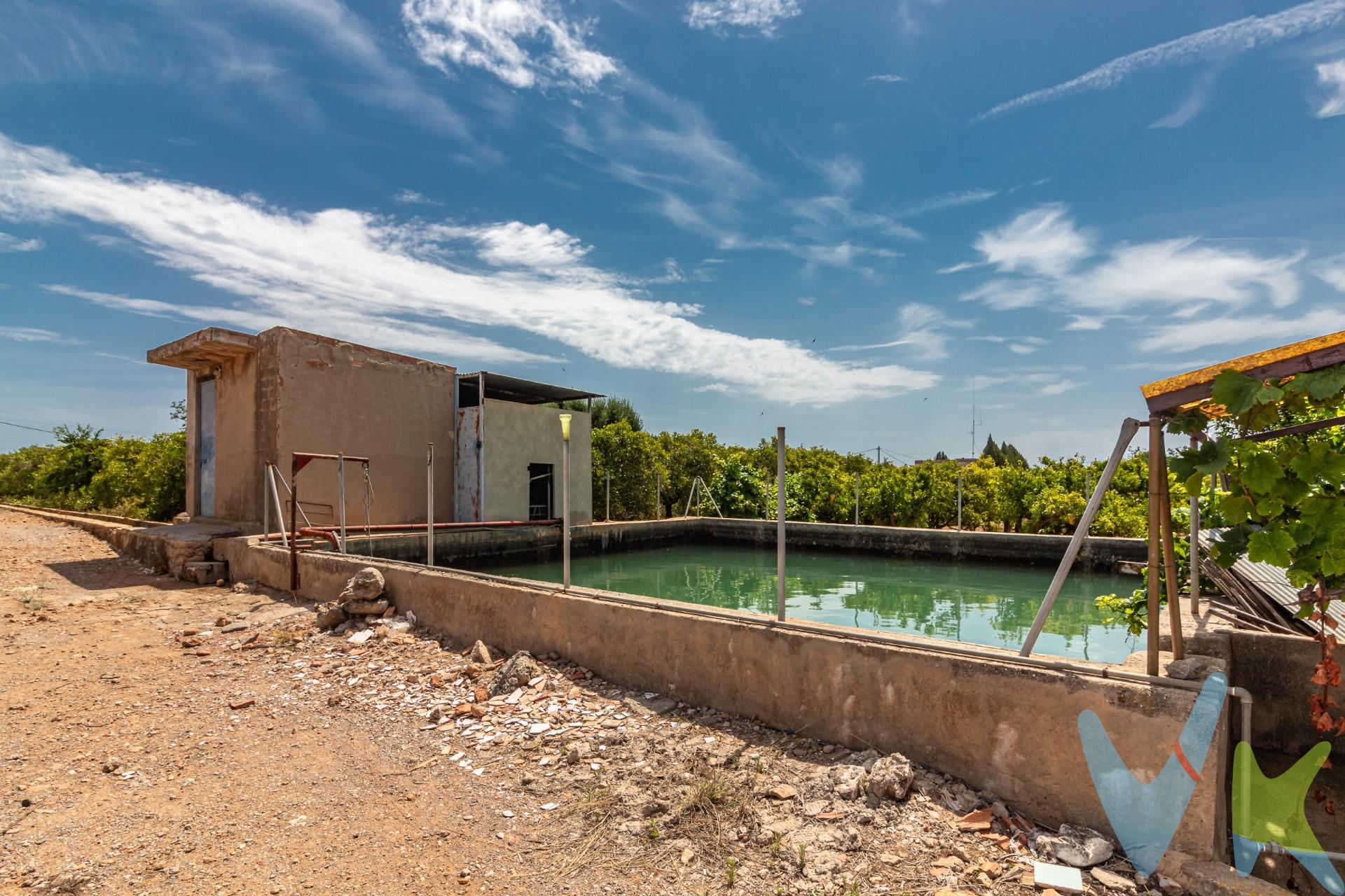 Se vende terreno no urbano situado en la zona de Partida Pinella, Vila-real. El terreno cuenta con una superficie total de 11400m². El terreno dispone de agua a través de una balsa que se llena de agua que proviene del pozo El Mijares del que le corresponden 13,5 acciones y conexión eléctrica rural, brindando las comodidades necesarias para su uso o desarrollo futuro. Este espacio ofrece múltiples posibilidades tanto para particulares como inversores interesados en desarrollar proyectos rurales o agrícolas. Su ubicación estratégica cerca del núcleo urbano garantiza acceso a servicios básicos mientras se mantiene la tranquilidad propia del entorno rural. ¡No lo dudes y contacto con nosotros para más información!. (*) Gastos, impuestos y honorarios de agencia no incluidos en el precio