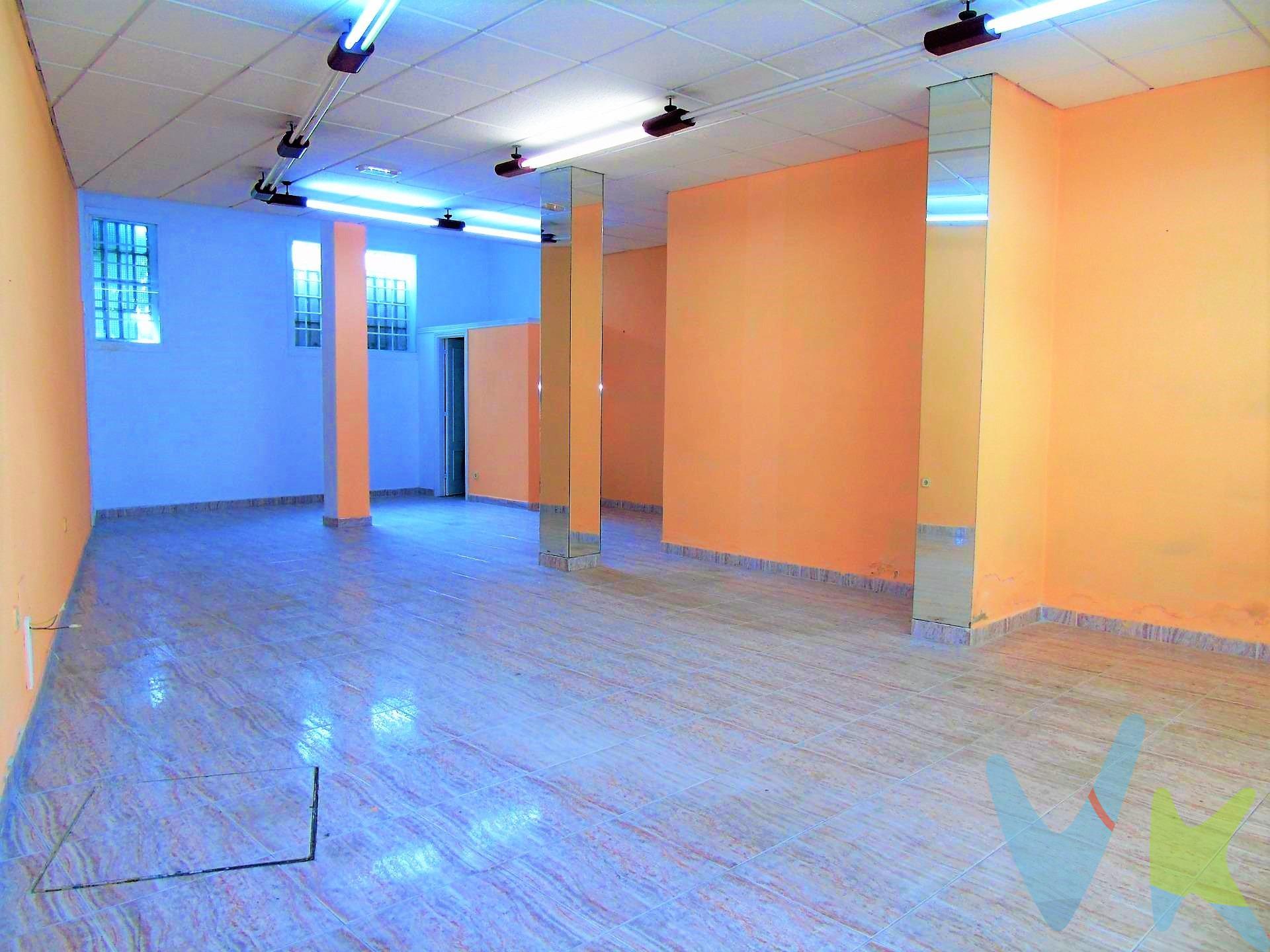 Amplio local diáfano en Solares, situado en zona estratégica justo enfrente del Balneario y del Ferial de Solares. Zona con movimiento comercial y hostelero. Sus 93m2 en una sola planta hacen ideal cualquier tipo de negocio. Cuenta con un aseo y un almacén. El frente es acristalado a modo de escaparate con aproximadamente unos 4,5 metros de frente. No dejes de visitarlo. Los impuestos, gastos de notaria y registro no están incluidos en el precio.