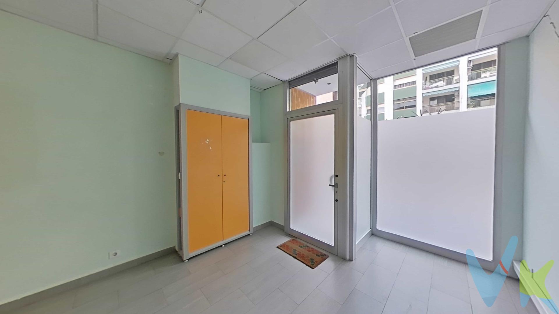 ¿Estás buscando un local comercial en una ubicación inmejorable?. ¡Este es el lugar ideal para ti! Situado en la vibrante ciudad de Alboraya, este espacio reformado de 116 m² + 23 de patio cubierto, te ofrece todo lo que necesitas. 🏢✨ A solo a 3000 metros del mar, disfrutarás del clima y la brisa mediterránea cada día. La propiedad se encuentra sobre una de las dos avenidas principales, garantizando un alto flujo peatonal y visibilidad entre los comercios locales. 🚶‍♂️🌳 Además, contarás con fácil acceso al transporte público gracias a sus cercanas paradas de metro y varias líneas de autobuses. 📈🚇 . ¿Te imaginas el potencial que tiene tu negocio aquí? Con todos los servicios esenciales disponibles como agua y luz listos para usar; no tendrás más preocupaciones adicionales por eso. 💡💧 . No pierdas esta oportunidad única: invierte ya en tu futuro empresarial cerca de Valencia donde podrás crecer rodeado/a del dinamismo necesario para triunfar! 🎉. Agencia Registrada con el Nº 2.059 en el Registro Obligatorio de Agentes Inmobiliarios de la Comunitat Valenciana, según el DECRETO 98/2022, de 29 de julio, del Consell, por el que se regula el Registro de Agentes de Intermediación Inmobiliaria de la Comunitat Valenciana. Por mandato expreso del propietario, comercializamos este inmueble en EXCLUSIVA COMPARTIDA, lo que le garantiza el acceso a toda la información, a un servicio de calidad, un trato fácil, sencillo y sin interferencias de terceros. Por este motivo, se ruega no molestar al propietario, a los ocupantes de la propiedad o a los vecinos, así como a los porteros de la comunidad en el caso de que los hubiera. Muchas gracias por su comprensión. Si usted es agente inmobiliario y tiene un cliente para este inmueble, llámenos: estaremos encantados de colaborar. EL ANUNCIO NO ES VINCULANTE Y PODRÍA CONTENER ALGÚN ERROR. EL PRECIO PUBLICADO NO INCLUYE GASTOS DE NOTARIA, IMPUESTOS, REGISTRO NI HONORARIOS DE AGENCIA. LOS VEHÍCULOS Y ALGUNOS MUEBLES QUE APARECEN EN LAS FOTOS, NO ESTÁN INCLUIDOS !!!