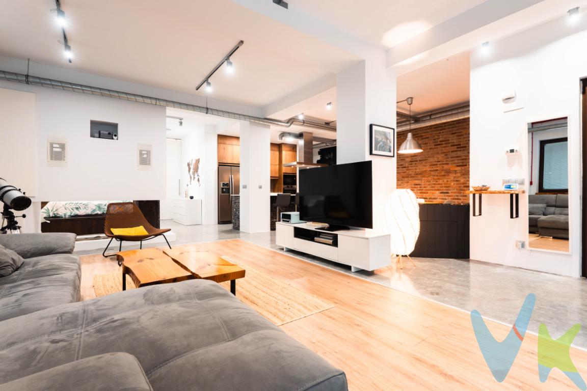 Si buscais una propiedad UNICA, hoy os presentamos este excepcional Loft en Cimadevilla, Gijon. Situado en el distrito más antiguo de la ciudad y ubicado en un entorno privilegiado, un historico barrio en el centro de la ciudad que todavía mantiene toda la esencia y encanto del antiguo barrio de pescadores del siglo XIX, manteniendo la esencia de sus bares, tabernas, tascas y rincones, donde poder disfrutar tanto de su cultura, como de su gastronomía. La Iglesia de San Pedro, el Puerto Deportivo, el Club Náutico de Regatas o La Playa de San Lorenzo se encuentran a 1 minuto a pie de esta propiedad. Lo que hoy te ofrecemos es una vivienda construida a capricho que ocupa la planta baja de un edificio que forma parte del patrimonio histórico de la ciudad. Ha sido objeto de una rehabilitación integral llevada a cabo por el promotor en coordinacion con un estudio de arquitectura. El objetivo fue crear un espacio de diseño abierto, cómodo, agradable y funcional. En la ejecución de las obras se ha perseguido el estándar de casa pasivas (passivhaus) incorporando un sistema de aerotermia que consigue una calidad del aire, temperatura y confortabilidad excelentes en el interior de la vivienda. Además, los aislamientos tanto térmicos como acústicos instalados ofrecen una mayor privacidad y un ahorro energético importantes. Solo por aportaros información de algunos detalles adicionales de los acabados de esta vivienda os diremos que la puerta de acceso es sencillamente espectacular, confeccionada con acero corten. En la zona de cocina nos encontramos con una isla cuyo frontal acabado con un gavión de piedra inculca a la propiedad una fuerte personalidad. Los baños son un puro espectáculo, la zona de salón es impresionante donde la jerarquía de la chimenea integrada en el mismo refuerza aún más el concepto de propiedad singular alejando esta vivienda de otras propiedades anodinas y sin vida No queremos cansaros con más características de esta propiedad, preferimos que seais vosotros quienes las descubra, llámarnos y os acompañaremos en la visita, os facilitremos toda la información que preciseis. Si no sois de Asturias haceros saber que en el entorno de esta propiedad nos encontramos con una de las obras más relevantes de Eduardo Chillida como es el Elogio del Horizonte integrado en el Cerro de Santa Catalina, y el antiguo edificio de la Fábrica de Tabacos, la Capilla de la Soledad, Las Termas y restos de murallas romanas, el Palacio de los Revillagigedo, la Colegiata de San Juan, la casa natal de Jovellanospodría seguir describiendo más y más patrimonio y rincones de este maravilloso barrio, aunque creoemos que debeis descubrirlo vosotros. En el precio publcitado (PVC) no está incluido el Impuesto de Transmisiones ni los gastos de Notaria y Registro