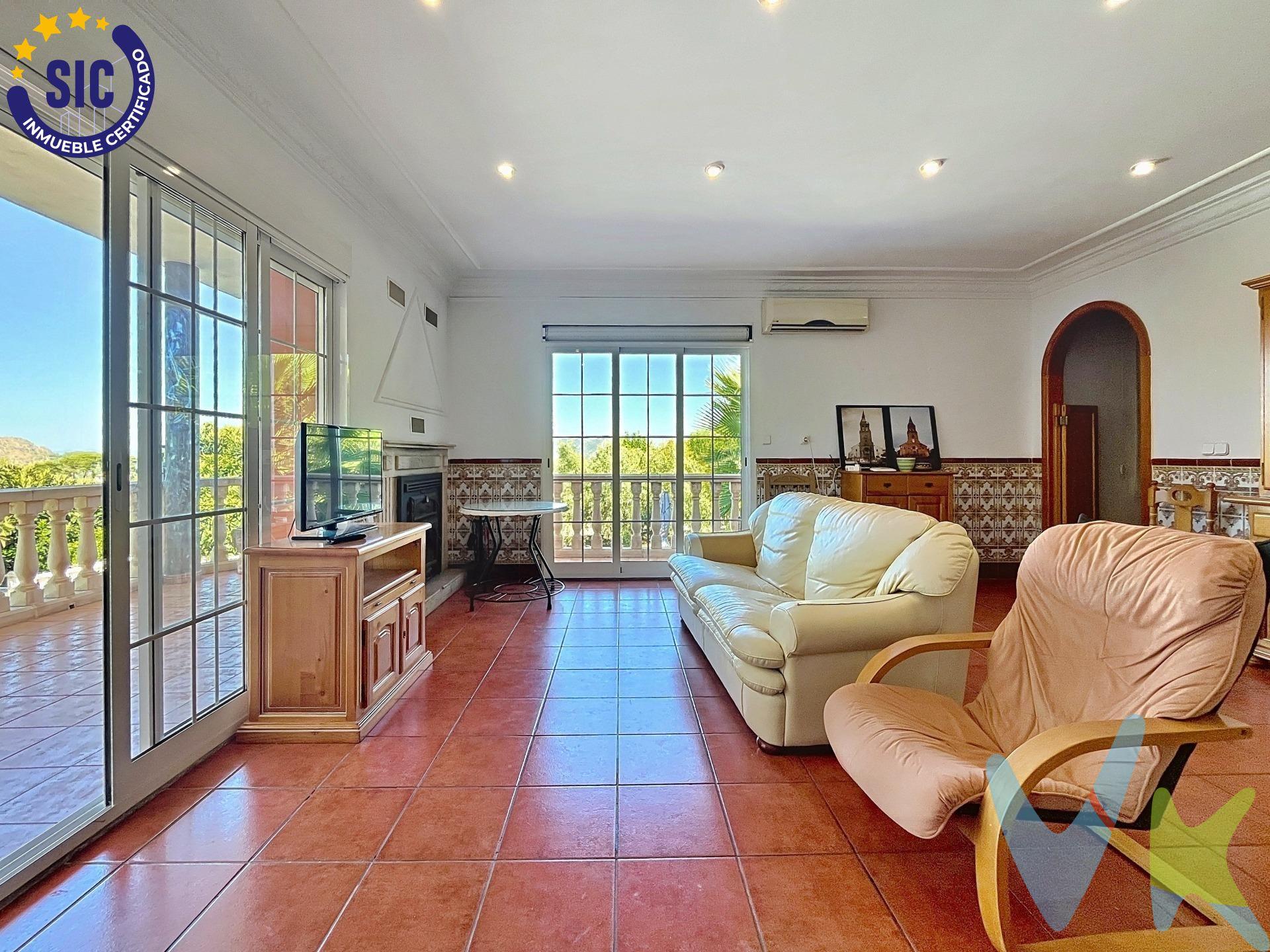 Un oasis para todos los sentidos en Xàtiva. Imagina un lugar donde la tranquilidad te envuelve por completo, una extensa parcela de 4064 m² en la zona del Misterio de Bixquert, donde el suave susurro de los árboles y el vibrante contraste de colores te dan la bienvenida. Siente la calidez del sol mientras paseas entre limoneros, nísperos y una majestuosa pinada, un auténtico lienzo vivo que te invita a conectar con la naturaleza. Esta propiedad, construida en 1980, ofrece 390 m² de puro potencial. En la planta principal, accede por una cómoda escalera al corazón del hogar. El amplio salón-comedor te recibe con el acogedor crepitar de su chimenea, un espacio lleno de luz que se convierte en el lugar perfecto para crear recuerdos. Desde aquí, la cocina rústica te conduce a una terraza trasera, ideal para disfrutar de la brisa. La planta se completa con tres espaciosos dormitorios y un baño, un rincón de descanso para toda la familia. La planta baja es un lienzo en blanco para tus proyectos. Actualmente destinada a almacén, cuenta con un dormitorio y un baño, y tiene la ventilación y las ventanas necesarias para ser fácilmente transformada en una vivienda independiente. El exterior es un sueño hecho realidad para quienes buscan actividad y relajación. Siente la adrenalina de un partido en la cancha de tenis, el calor de la lumbre en el paellero o el sol en tu piel en la terraza solárium, mientras disfrutas de unas vistas panorámicas que te cortarán la respiración.  . ¡No te conformes con imaginarlo, vívelo! Si estás listo para sentir, ver y escuchar el hogar de tus sueños, contacta con nosotros para concertar una visita y descubre por ti mismo este paraíso en Xàtiva. VENTA:. PVP 380.000€.  Gastos e impuestos no incluidos en el precio. La compra conlleva impuestos y gastos de formalización para el comprador. A título orientativo se informa que en segundas transmisiones el  ITP  con carácter general en  Valencia  es del  10%, pudiendo existir otros tipos impositivos atendiendo a  las circunstancias  personales del comprador u otras circunstancias previstas legalmente. Base imponible del impuesto el mayor valor entre el precio de compraventa, la tasación o el valor de referencia catastral. En cuanto a los gastos de  notaría y registro, en su caso,  suelen oscilar aprox; entre 1,5% y 2,5% (aranceles variables según precio, n.º de copias y complejidad). El comprador elige notario. Si el comprador precisase de  hipoteca: tasación, condiciones y costes bancarios serán según entidad elegida por el comprador, así como los gastos de gestoría, y cualesquiera otros gastos inherentes a la formalización de la compraventa que legalmente correspondan a la parte compradora, salvo pacto expreso en contrario con el vendedor. El consumidor tiene,  conforme a la normativa vigente, a su disposición información y documentación adicional relativa al inmueble y condiciones de la compraventa, que podrá ser consultada en C/Joaquín Costa 4, bajo 46005 Valencia o urbe2@remax.es. Honorarios de mediación inmobiliaria a cargo del  COMPRADOR: (3% del precio final de venta más IVA (21%), salvo otro pacto.); y  de VENDEDOR (según acuerdo con el mismo). . Se informa al consumidor que la agencia actúa como intermediaria inmobiliaria en la operación, estando cualquier eventual compraventa y sus condiciones sujeta a la aceptación expresa del propietario-vendedor y a la posterior formalización del correspondiente contrato. 