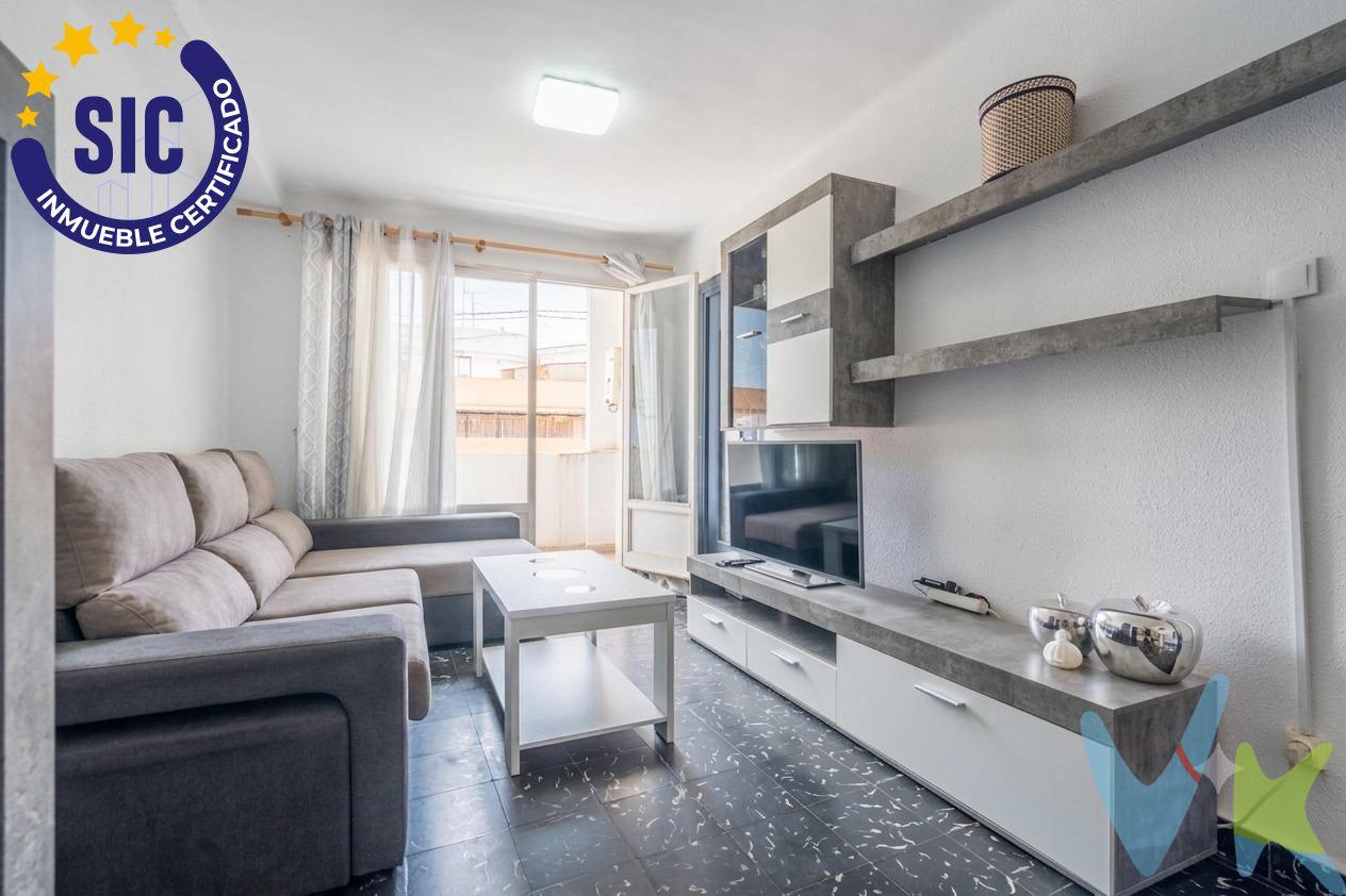 ¡Inversión con descuento por tiempo limitado! 8º piso, todo exterior y con alta rentabilidad futura junto al Río Turia. ¿Buscas una oportunidad inmobiliaria donde el precio compense con creces la espera? Te presentamos este fantástico octavo piso en la Calle Doctor Machí de Valencia. Una vivienda alegre, totalmente exterior, sin pasillos y a un precio excepcionalmente competitivo adaptado a sus condiciones actuales de arrendamiento. La Oportunidad: Compra hoy a precio de saldo, rentabiliza mañana. La vivienda se vende con un inquilino solvente que tiene contrato en vigor hasta Enero de 2028. . ¿Por qué es una oportunidad de oro para ti?. Precio muy por debajo del mercado: El precio de venta se ha ajustado drásticamente a la baja para compensar esta renta temporal inferior a los precios actuales de la zona. Ingresos garantizados desde el minuto uno. Te ayuda a cubrir gastos, comunidad o parte de la hipoteca mientras se cumple el plazo del contrato, sin dolores de cabeza ni periodos de vacante. Planificación sin prisas: Si eres un particular, tienes el tiempo perfecto para planificar tu mudanza con calma, diseñar la reforma de tus sueños y ahorrar de cara a la obra. En enero de 2028, tendrás las llaves de un piso espectacular en una de las zonas más demandadas de Valencia. Un lienzo en blanco bañado por el sol mediterráneo. Una vez finalizado el contrato, te encontrarás con una vivienda con un potencial extraordinario:. Luz a raudales: Al ser una planta 8ª completamente exterior y contar con una doble orientación (Sur y Este), la luz natural inunda cada rincón desde la mañana a la tarde. ¡Las vistas despejadas te sorprenderán!. Distribución cuadrada inteligente (Sin pasillos): Al no perder metros en pasillos inútiles, el espacio se aprovecha al 100%. El potencial de su reforma: Actualmente cuenta con 4 habitaciones con ventanales a la calle, 1 baño completo y un salón con cocina contigua. Al estar de origen pero muy bien conservado, con una pequeña actualización puedes convertirlo en un piso de diseño moderno y diáfano. Ubicación premium en Valencia. Situado a un paso de la Avenida Burjassot y a escasos minutos andando del antiguo cauce del Río Turia (el pulmón verde de la ciudad). La zona es inmejorable, rodeada de todos los servicios (supermercados, colegios, transporte público, centros de salud) y con una conexión fantástica con el centro de la ciudad. Datos de la operación:. Ubicación: Calle Doctor Machí. Condición de venta: Con inquilino (Contrato hasta Enero de 2028). Distribución: 4 habitaciones exteriores, 1 baño, salón y cocina independiente contigua. Orientación: Sur y Este. ¿Eres un inversor con visión de futuro o un comprador previsor que sabe detectar una oportunidad? Los pisos con este potencial de revalorización y a este precio no suelen durar en el mercado. Contacta con nosotros hoy mismo para conocer todos los detalles de la operación. Por mandato expreso del propietario, comercializamos este inmueble en exclusiva , lo que le garantiza el acceso a toda la información, a un servicio de calidad, un trato fácil, sencillo y sin interferencias de terceros. Por este motivo, se ruega no molestar al propietario, a los ocupantes de la propiedad o a los vecinos. Muchas gracias por su comprensión. Si usted es agente inmobiliario y tiene un cliente para este inmueble, llámenos: estaremos encantados de colaborar. 