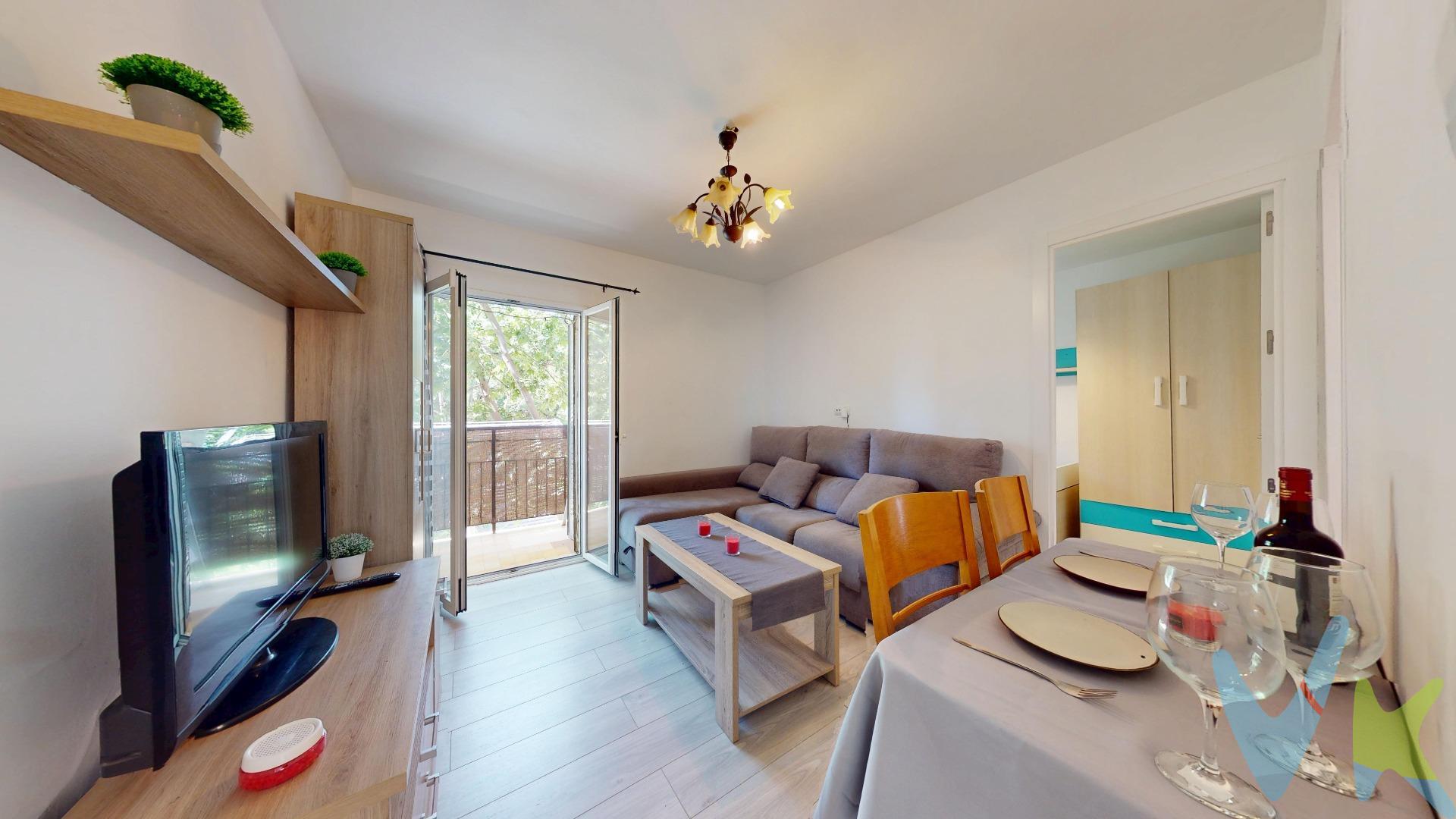 Magnifica oportunidad de comprar una vivienda en buen estado y bien ubicada a un precio sin competencia por calidades y situación de la misma. 63 metros cuadrados, 3 dormitorios, salón cocina, tendedero, cuarto de baño, terraza y tendedero. Las calidades son las siguientes, puertas interiores  lacadas en blanco, exterior blindada, suelos de tarima y gres, ventanas de pvc y de aluminio, acometida de gas natural, actualmente no tiene calefacción la vivienda. Edificio de 4  alturas y 2 vecinos por planta, vecinos inmejorables de la zona, ITE favorable. El entorno cuenta con todo tipo de infraestructuras, cercano al centro de salud Federica Montseny con todo tipo de especialistas y rehabilitación, metro Miguel Hernández línea 1 a 15 minutos de la Puerta Del Sol, varias líneas de autobuses 57, 54, 58, 142, 143, 144, 103 y nocturno, galería comercial, supermercados, colegios, centros lúdicos, bibliotecas, farmacias, entidades bancarias y todo tipo de negocios relacionados con el sector textil y de la hostelería, Acceso cercano a M-30 y A-3, parques y zonas infantiles. No se la juegue con una de las compras más importantes de su vida, 30 años en la zona nos avalan. En cumplimiento de lo dispuesto en el artículo 20 del Texto Refundido de la Ley General para la Defensa de los Consumidores y Usuarios, en su redacción vigente desde el 28 de diciembre de 2025, se informa expresamente de que el precio publicado no incluye los impuestos ni los gastos adicionales derivados de la compraventa, tales como el Impuesto de Transmisiones Patrimoniales o el IVA en su caso, Actos Jurídicos Documentados, aranceles notariales y registrales u otros gastos inherentes a la operación, los cuales se determinarán en función del precio final de cierre de la compraventa. El precio final ofertado respeta la normativa reguladora de precios que resulte aplicable. Asimismo, la presente operación devengará honorarios de intermediación profesional equivalentes, como máximo, al 3% del precio final de compraventa, más el IVA vigente, que serán abonados por la parte compradora.