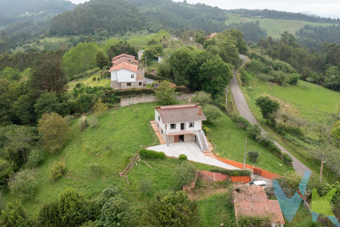 Casa en venta Carrandi Colunga: ¡Una Joya con Vistas al Mar y a la Montaña!¡Descubre la vida soñada en Colunga! Te presentamos esta espectacular casa con vistas al mar y la montaña, donde la tranquilidad y el confort se fusionan en cada rincón.Con 3 habitaciones amplias, salón con chimenea y acceso directo a una terraza cubierta con vistas al jardín.Cocina independiente con gran capacidad de almacenaje con vistas al jardín. Baño completo .Esta vivienda es perfecta para compartir momentos únicos con familia y amigos. Además, cuenta con un amplio garaje con cocina, ideal para los días de verano, dos trasteros y un jardín que invita a relajarse al aire libre.Desde sus terrazas podrás disfrutar de amaneceres inolvidables con vistas a la playa de la Isla y las montañas asturianas. Todo esto en un entorno natural que te conecta con lo mejor de la naturaleza.Construida en 1977 y cuidada con mimo, esta joya está lista para ser personalizada a tu estilo y convertirse en tu refugio de ensueño.El entorno natural es una de las joyas de esta propiedad, ya que se encuentra situada en una extensa parcela que brinda múltiples posibilidades. La zona ajardinada es perfecta para disfrutar al aire libre, ideal para quienes buscan un rincón donde relajarse y disfrutar de la naturaleza.Cada rincón de esta casa ha sido concebido para ofrecer una experiencia de vida única y confortable, en un marco inigualable. La combinación de sus características, como su ubicación maravillosa con vistas al mar y su espacioso terreno, constituye una opción ideal, ya sea como vivienda principal o como una segunda residencia para disfrutar de escapadas en cualquier época del año.A tan solo 10 minutos en coche de la espectacular Playa de la Isla. A 10 de Playa de La Espasa. A10 de Caravia. A 30 de Gijón. Resulta impensable dejar pasar la oportunidad de visitar esta vivienda de ensueño, donde la fusión del mar y la montaña ofrece un entorno incomparable. Se invita a los interesados a contemplar con sus propios ojos la belleza y potencial de esta propiedad en Colunga, sabiendo que pocas oportunidades ofrecen tanto en un solo lugar. Contáctenos para concertar una visita y experimentar de primera mano el encanto de este hogar.¿Te imaginas despertar cada día con vistas al mar? No dejes pasar esta oportunidad única. ¡Contáctanos y ven a descubrirlo! 