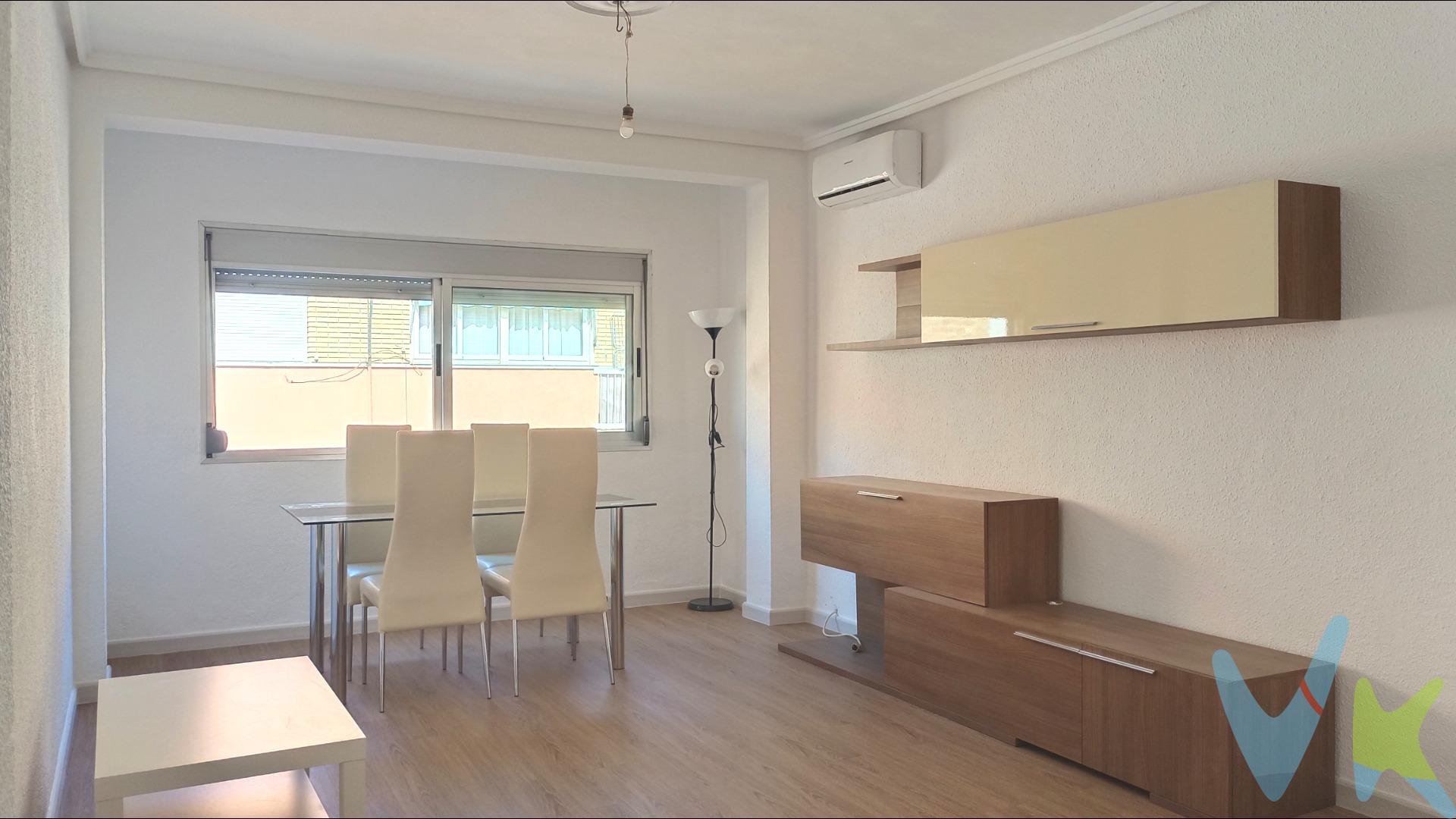 ESTA VIVIENDA TIENE INQUILINOS DENTRO HASTA EL 2029 AL CORRIENTE DE PAGOS Y CON GARANTIA DE COBRO EL DÍA 1 DE CADA MES. RENTABILIDAD DEL 6,12%. Este acogedor piso recién reformado en Alaquàs, sin ascensor, es ideal para familias que buscan un hogar cómodo y bien ubicado. Con 85 m² de espacio inteligentemente aprovechado, la vivienda cuenta con tres habitaciones, dos de ellas dobles. El interior destaca por su abundante luz natural, creando un ambiente cálido y agradable. Dispone de un baño completo, una cocina independiente y un amplio comedor de aproximadamente 25 m², perfecto para compartir momentos en familia o con amigos. La ubicación ofrece excelentes conexiones de transporte público mediante paradas de autobús cercanas que facilitan el acceso al centro de Valencia y otras zonas. Además, está rodeada de supermercados, colegios, centros de salud, parques y áreas de ocio, haciendo de esta vivienda una opción práctica y conveniente para vivir. La venta de esta vivienda se gestiona mediante contrato de exclusiva compartida, lo que permite trabajar con más de 150 inmobiliarias, garantizando la máxima difusión y profesionalidad en el proceso de venta. Los gastos derivados de la compraventa, como los de notaría, registro y honorarios, no están incluidos en el precio. Inmueble sujeto a período de transparencia. . . . . 