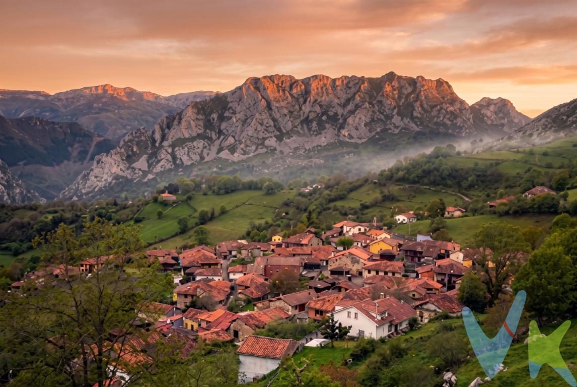 ¡Tu refugio en Asturias con vistas espectaculares! Si buscas tranquilidad, naturaleza y la oportunidad de diseñar tu propio hogar, esta propiedad en Bermiego (Quirós) es perfecta para ti. Situada bajo la imponente Sierra del Aramo, ofrece unas vistas inmejorables a la montaña en uno de los pueblos más singulares y protegidos de Asturias. Se trata de una casa con cuadra adosada que se pueden unir, lo que te da una oportunidad fantástica para ampliar la vivienda y estructurarla totalmente a tu gusto. Aunque la casa necesita algunas pequeñas mejoras, es la ocasión ideal para dar forma a tu proyecto personal de vida o descanso.Además, cuenta con la gran ventaja de tener los suministros de luz y agua ya dados de alta, dispone de una pequeña zona de aparcamiento justo delante de la puerta y cuenta con toda la documentación y escrituras en regla para una compraventa totalmente segura y sin sorpresas. Todo esto en un entorno idílico para desconectar, pero con la comodidad de tener los servicios esenciales de Bárzana a pocos minutos y la ciudad de Oviedo a unos 35 minutos en coche. ¡Ven a verla y empieza a diseñar tu refugio en el paraíso! El precio de venta no incluye los gastos e impuestos derivados de la operación. Corresponden al comprador el pago del Impuesto sobre Transmisiones Patrimoniales (ITP), calculado sobre el valor más alto entre el precio de venta y el valor de referencia catastral, así como los honorarios de notaría y registro según aranceles oficiales, teniendo el comprador libertad para elegir notario. Para consultar los porcentajes del ITP en Asturias puede hacerlo a través de la web oficial de servicios tributarios del Principado de Asturias https://sede.tributasenasturias.es/sites/sede/default/es_ES/Que-quieres-hacer/Transmisiones-Patrimoniales-y-AJD. Asimismo, el comprador asumirá los gastos de tasación y costes bancarios si precisa hipoteca, junto con unos honorarios de mediación del 2% más IVA, con un minimo de 2.000,00 mas IVA. Por su parte, el vendedor asumirá el pago de la plusvalía municipal y los honorarios de intermediación. Este anuncio es meramente informativo y los interesados tienen derecho a solicitar la documentación adicional del inmueble conforme a la normativa vigente.