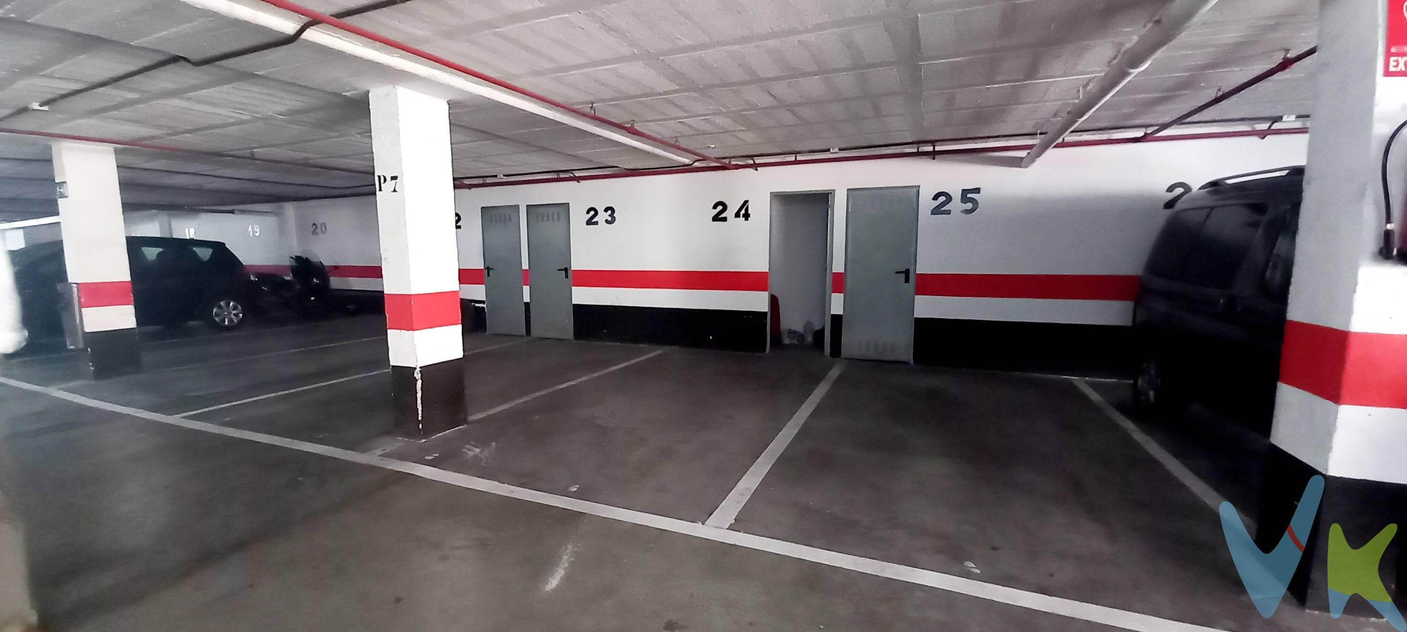AMPLIA PLAZA DE GARAJE DE 11 METROS MÁS TRASTERO EN VENTA EN EL PARKING DE PADRE CUETO. Se encuentra en la séptima planta y dispone de un trastero en la misma plaza. Su ubicación es muy cómoda, al lado de los ascensores y de la rampa de acceso. Se encuentra al lado de la playa de Las Canteras. ¡No dejes escapar esta oportunidad!. Los gastos propios derivados de compraventa no están incluidos en el precio.