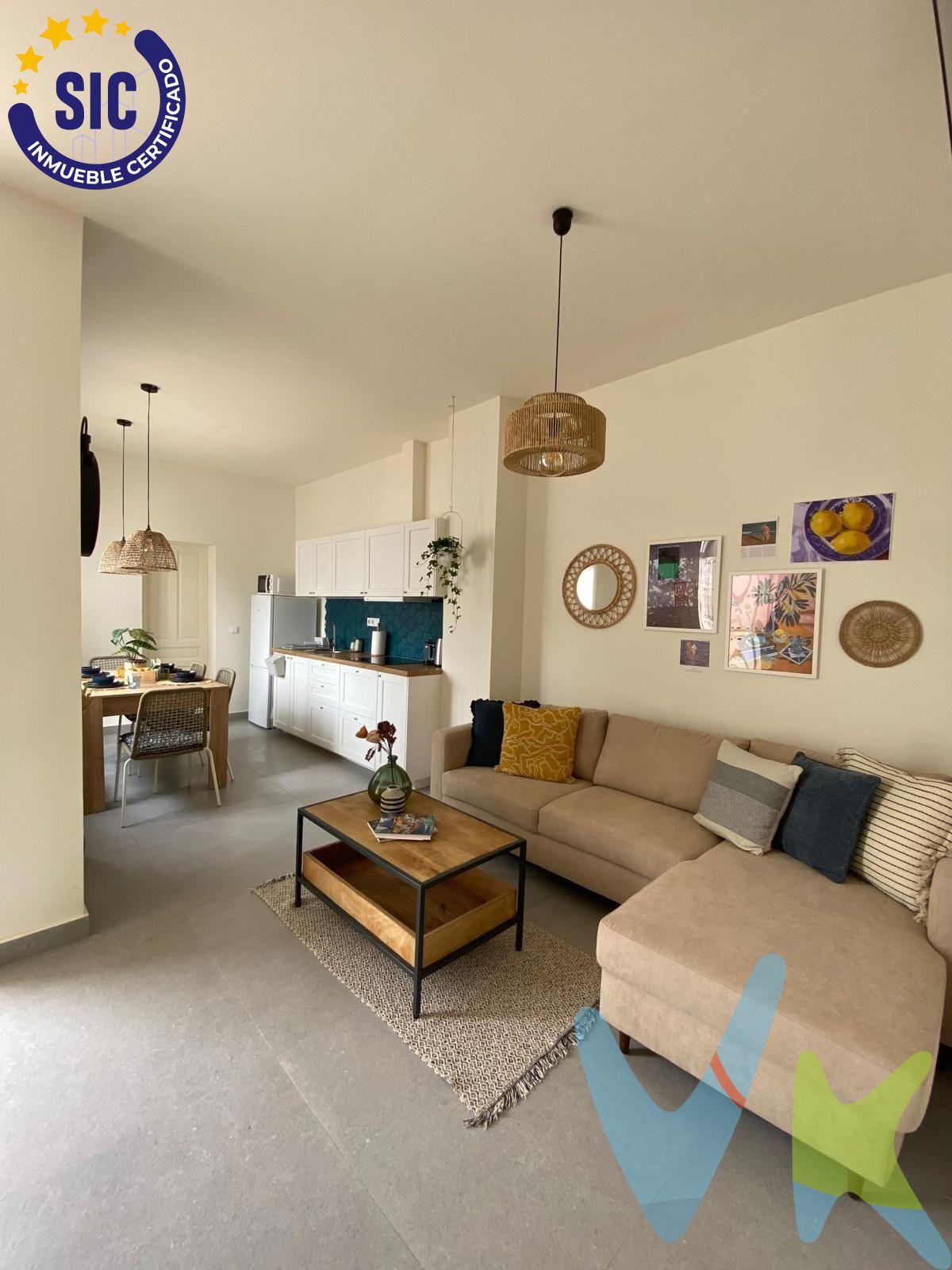 OPORTUNIDAD ÚNICA EN LA PUNTA – VIVIENDA UNIFAMILIAR TOTALMENTE REFORMADA.  A escasos metros de la Ciudad de las Artes y las Ciencias – Entorno natural, tranquilidad asegurada. ¿Buscas un hogar en Valencia que combine la tranquilidad del campo con la cercanía al centro de la ciudad? ¡Esta es tu oportunidad!. Te presentamos esta espectacular vivienda unifamiliar completamente reformada, ubicada en La Punta, una zona con encanto rural, junto a una de las áreas más cotizadas de Valencia. ........................................ Por mandato expreso del propietario, comercializamos este inmueble en exclusiva, lo que le garantiza el acceso a toda la información, a un servicio de calidad, un trato fácil, sencillo y sin interferencias de terceros. Por este motivo, se ruega no molestar al propietario, a los ocupantes de la propiedad o a los vecinos. Muchas gracias por su comprensión. Si usted es agente inmobiliario y tiene un cliente para este inmueble, llámenos: estaremos encantados de colaborar. ✨ Características principales:. 🛏️ Dormitorios amplios, todos con baño en suite, diseñados para ofrecer privacidad y confort. 🌿 Gran patio privado, ideal para disfrutar al aire libre, reuniones familiares o zona chill-out. 🏡 Vivienda lista para entrar a vivir, con acabados modernos y todas las comodidades. 🌆 A tan solo unos minutos caminando de la Ciudad de las Ciencias, pero rodeado de campos y tranquilidad. * Doble opción de uso:. Tu nuevo hogar familiar: tranquilidad, espacio y ubicación privilegiada. Inversión con alta rentabilidad: ya preparada para alquiler por estancias, ideal para obtener ingresos desde el primer día. - No dejes pasar esta oportunidad de vivir o invertir en una de las zonas con mayor potencial de Valencia. ¡Contáctanos hoy mismo para más información o concertar una visita!