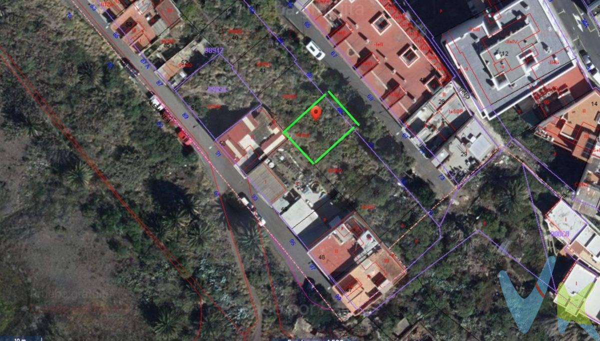 Se vende solar urbanizable de 157 m² ideal para proyecto residencial, ubicado en una zona muy tranquila, en una calle de poco tránsito y con preciosas vistas abiertas al campo. 🔹 Superficie de la parcela: 157 m². 🔹 Parcela mínima edificable: 120 m². 🔹 Número máximo de plantas permitidas: 2. 🔹 Edificabilidad neta máxima: 6 m³/m². 🔹 Ocupación neta máxima: 100% de la superficie del terreno. Una oportunidad perfecta para construir la vivienda que siempre soñaste o como inversión en un entorno natural y relajado, sin renunciar a la proximidad de servicios esenciales. 📞 Contáctanos para más información o concertar una visita al solar.