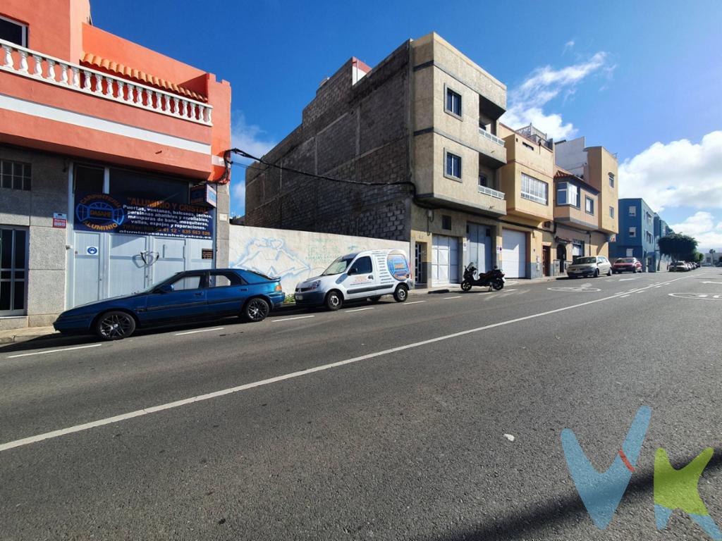 ¡BAJADA DE PRECIO A 190.000 EUROS!. ¡INVERSORES! A la venta estupendo solar urbano de 204 m2 ubicado en la calle Mimosa (Las Torres) en Las Palmas de Gran Canaria. El suelo es para uso residencial y la normativa del Ayuntamiento es M3. - 8 metros aprox. de fachada y 25 metros aprox. de fondo. - Ocupación 100%. - 3 plantas sobre rasante. Se encuentra en una zona inmejorable, en Las Torres, a pocos metros de la Avenida Juan Carlos I, Siete Palmas y a pocos minutos caminando o en transporte de La Minilla, Guanarteme, Escaleritas, etc. Cuenta con todos los servicios a su alcance: hospital, supermercados, centros comerciales, restaurantes, colegios, etc. Además está a 2 minutos de la circunvalación de Las Palmas. Información: En el precio de venta no se incluyen gastos de notaría, registro e impuestos derivados de la misma. Los datos expuestos son meramente orientativos y se encuentran sujetos a errores u omisiones involuntarias.