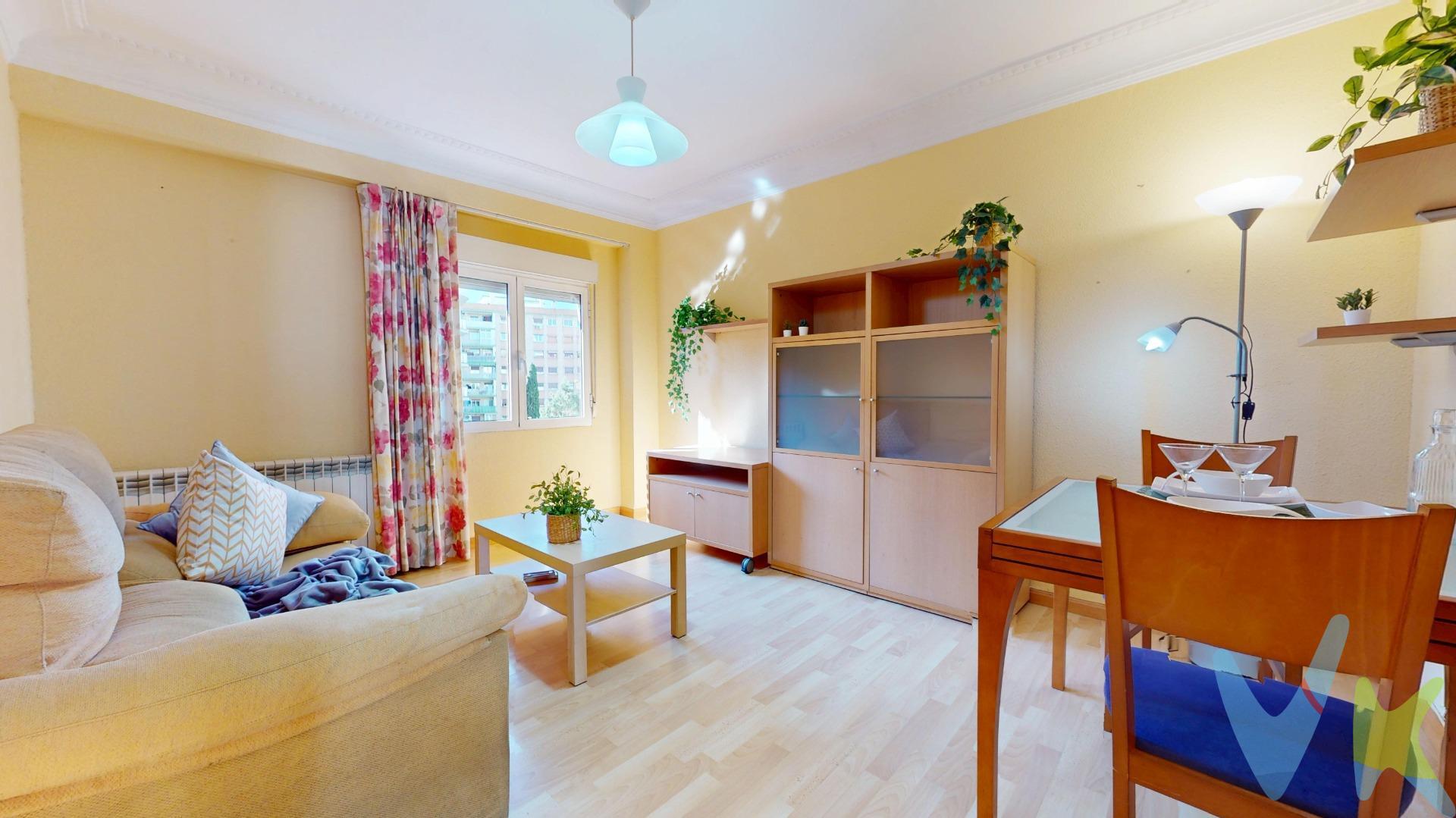 Descubre este piso tan coqueto y acogedor, perfecto para quienes buscan una vivienda con encanto, mucha luz natural y lista para entrar a vivir. ❤️. 🛏️ 2 dormitorios con armarios empotrados, además de un práctico armario en la entrada para aprovechar al máximo el espacio. ☀️ Salón exterior, luminoso y agradable. 🍽️ Cocina independiente. 🚿 Baño completo con plato de ducha. Situado en una planta alta y con orientación suroeste, este piso disfruta de una magnífica luminosidad durante gran parte del día y de bonitas vistas a zonas ajardinadas, creando un ambiente tranquilo y agradable. 🔥 Cuenta con calefacción individual de gas, para disfrutar del máximo confort en cualquier época del año. 🛍️ ¡Todo lo que necesitas, a un paso!. Su excelente ubicación te permitirá tener comercios y supermercados prácticamente en la puerta de casa, además de varias líneas de autobús en la avenida, facilitando tus desplazamientos diarios. 💫 Un piso con encanto, funcional y lleno de luz, ideal tanto para vivir como para invertir. 📞 ¿Te imaginas viviendo aquí? ¡Ven a visitarlo y descubre todo lo que puede ofrecerte!. **NOTA HISTÓRICA: fue un conocido anarquista y revolucionario español durante la Segunda República y la Guerra Civil Española. *****Gastos e impuestos no incluidos. A título orientativo, en segundas transmisiones, el comprador abonará: Impuesto sobre Transmisiones Patrimoniales (ITP), tipo general en Aragón al 8% (*). Base de cálculo: mayor valor entre precio de compraventa o valor de referencia catastral. Gastos de Notaría y Registro: Aranceles variables según precio, número de copias y complejidad; cálculo según tarifas normativas. Si se precisa hipoteca: Tasación, condiciones y costes bancarios según entidad elegida por el comprador; así como gastos de gestoría y cualesquiera otros inherentes a la compraventa. No se incluyen otros gastos o tributos que puedan por Ley corresponder al comprador. Operación sujeta a doble mediación. Existen honorarios a cargo del comprador, salvo pacto en contrario, no incluidos en PVP. El consumidor conforme a la normativa vigente podrá solicitar información y documentación adicional relativa al inmueble, sus características, condiciones de la operación y del servicio de mediación en la oficina y/o a través de nuestro teléfono de contacto o mail. La agencia actúa exclusivamente como intermediaria en la compraventa, cuyas condiciones, en todo caso, estarán sujetas a la aceptación expresa del vendedor del inmueble y posterior formalización del contrato. La información suministrada se corresponde con la disponible a la fecha de publicación, pudiendo variar en función de las circunstancias o actualizaciones legales, contractuales y fiscales. Anuncio de carácter meramente informativo. Para una información exhaustiva sobre el funcionamiento, tipos impositivos y bonificaciones del ITP en Aragón, puede consultar el portal oficial de la Agencia Tributaria Autonómica. Tarifas notariales y registrales reguladas en el Anexo I del Real Decreto 1426/1989 y Anexo I del Real Decreto 1427/1989, respectivamente. Anuncio no vinculante, puede contener errores.