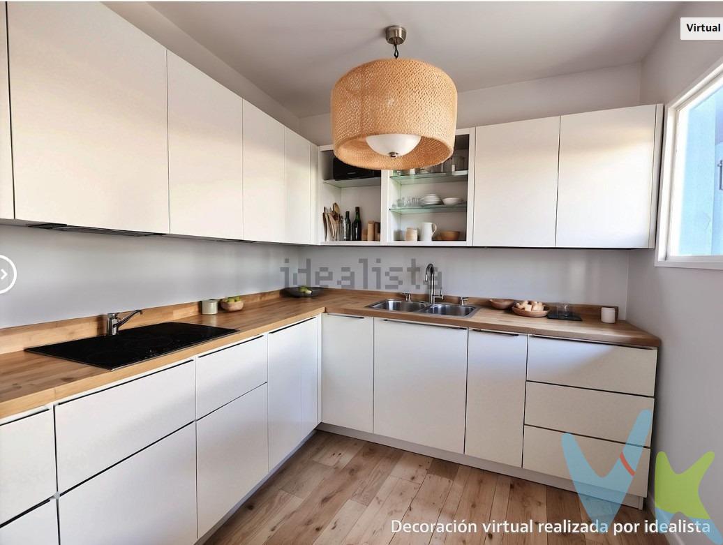 OD1241. Si quieres disfrutar de la tranquilidad sin marcharte lejos del centro… esta vivienda es para ti. Este piso en segunda planta destaca por su luminosidad y amplitud, ofreciendo un espacio cómodo y acogedor para el día a día. Dispone de 3 habitaciones, ideales tanto para familias como para quienes necesitan espacio extra para teletrabajar, invitados o despacho. Cocina independiente* con zona de lavadero y salón grande con espacio aparte como terraza acristalada. La vivienda se encuentra en un edificio cuidado, en una zona tranquila y demandada, perfecta para quienes valoran la calidad de vida. Uno de sus grandes atractivos es la azotea comunitaria con vistas al mar, un lugar perfecto para relajarse, disfrutar del aire libre o contemplar el atardecer. Además, incluye plaza de garaje subterráneo, aportando comodidad y seguridad para tu vehículo. Una vivienda que combina espacio, luz, tranquilidad y buenas vistas en un entorno agradable. *Foto de cocina con decoración virtual realizada con IA. Antes/después. Se informa al consumidor de que los gastos e impuestos derivados de la compraventa no están incluidos en el precio publicitado. En las segundas transmisiones, la compra está sujeta al Impuesto de Transmisiones Patrimoniales (ITP), cuyo tipo general en Andalucía es actualmente del 7%, pudiendo existir bonificaciones en función de las circunstancias personales del comprador u otras condiciones previstas en la normativa vigente. Para el cálculo del impuesto, la base imponible se determinará tomando el mayor valor entre el precio de compraventa, el valor de tasación o el valor de referencia catastral. Los gastos de notaría y Registro de la Propiedad, en su caso, son variables y dependen de los aranceles aplicables según el precio y la complejidad de la escritura, pudiendo oscilar aproximadamente entre el 0,5% y el 0,6% del precio de compraventa. En caso de necesitar financiación, la obtención de la misma es ajena a la agencia inmobiliaria, debiendo solicitarse directamente a la entidad bancaria correspondiente, que establecerá las condiciones y costes de la operación.