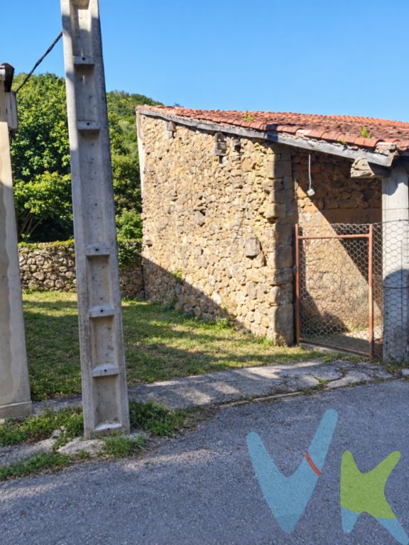 Una oportunidad para completar un proyecto con mucho encanto en plena naturalezaSe vende parcela de 101 m², ideal como complemento de la propiedad colindante que también se encuentra actualmente a la venta.La parcela, por sí sola, no dispone de aprovechamiento edificatorio, pero ofrece un enorme potencial como jardín, zona exterior, espacio de descanso o terreno auxiliar de la antigua cuadra situada justo al lado.La verdadera oportunidad se encuentra en la posibilidad de adquirir ambas propiedades conjuntamente. La finca colindante cuenta con una cuadra susceptible de rehabilitación y transformación en vivienda, previa tramitación del correspondiente cambio de uso y obtención de las autorizaciones necesarias.La combinación de la edificación existente con esta parcela de 101 m² permitiría plantear un proyecto especialmente atractivo: una vivienda de carácter rural rehabilitada, acompañada de su propio jardín o espacio exterior, consiguiendo un conjunto mucho más completo y con mayores posibilidades de disfrute.Todo ello en un entorno rural privilegiado de Cantabria y con un importante atractivo añadido: San Sebastián de Garabandal se encuentra a menos de 10 minutos en coche, localidad conocida internacionalmente como lugar de peregrinación y por su singular entorno natural.Una interesante oportunidad para quienes buscan desarrollar un proyecto de vivienda rural con encanto, disponiendo además de un espacio exterior que marque la diferencia.Posibilidad de adquirir conjuntamente la parcela y la cuadra colindante. Consúltenos para ampliar información sobre ambas propiedades.Gastos e Impuestos no incluidos en el precio. Compra sujeta a ITP. El comprador se hará cargo de los costes de la escritura e inscripción en el Registro de la Propiedad.Más información sobre transparencia, impuestos, gastos y condiciones de compraventa en nuestra web www.activanorte.com