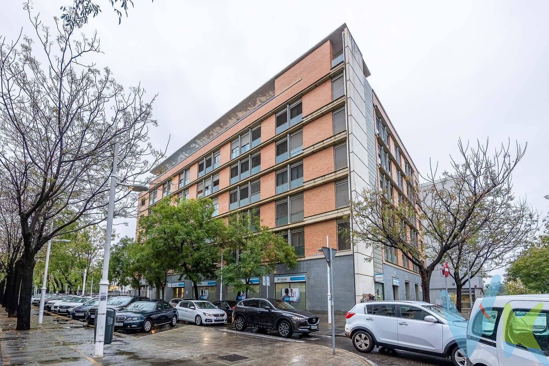 !!AMPLIA PLAZA DE APARCAMIENTO!!! PLAZA DE GARAJE MUY CÓMODA PARA ESTACIONAR SU VEHÍCULO, E INCLUSO, SU  MOTOCICLETA. UBICADO EN UNA DE LAS MEJORES ZONAS DE SEVILLA EN PLENO SAN BERNARDO, EN EDIFICIO SUBTERRÁNEO, CON FÁCIL ENTRADA Y SALIDA DE VEHÍCULOS. NO ESPERE MÁS Y LLAMENÓS SIN COMPROMISO!!!.  