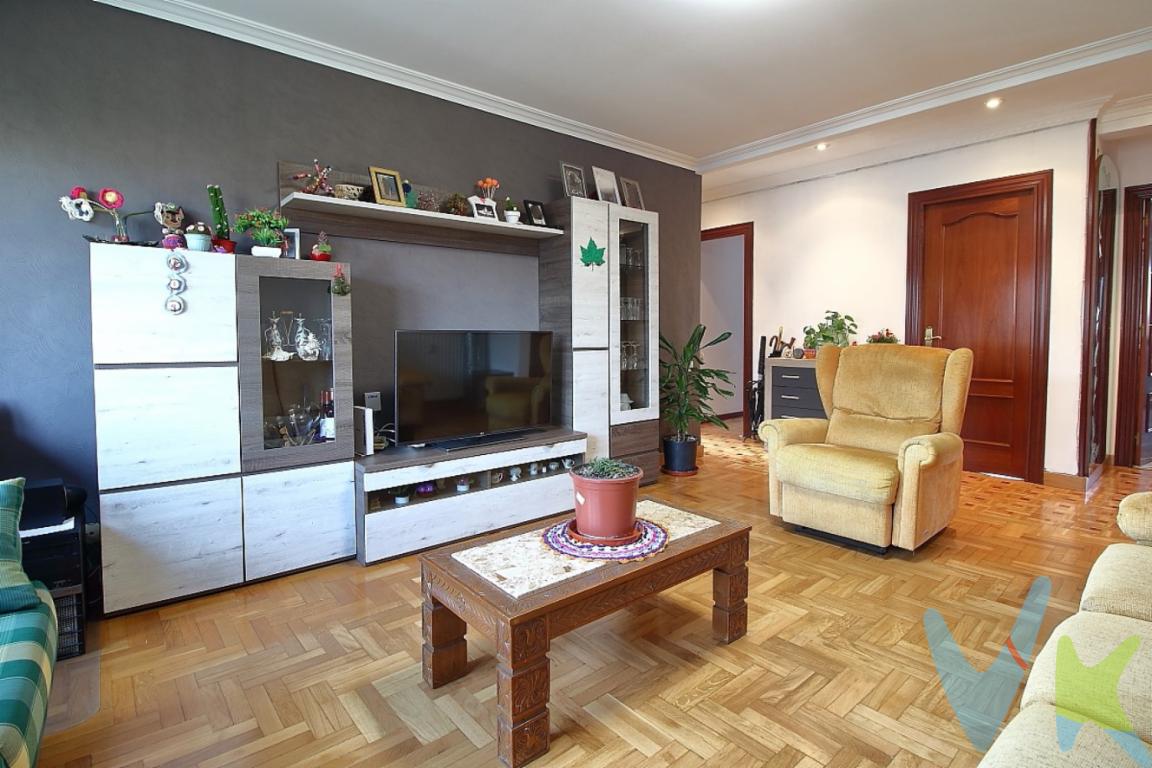 Este piso en venta combina confort y una ubicación privilegiada. Situado en la quinta planta de un edificio, cuenta con 87 m² construidos distribuidos en 3 habitaciones, cocina (para reformar), salón y 1 baño.Su altura ofrece vistas despejadas y un entorno rodeado de zonas verdes, aportando tranquilidad, a menos de 500 m de El Corte Inglés.Dispone de paradas de autobús a pocos metros, con buena conexión al resto de la ciudad, ideal para familias y profesionales.Las zonas comunes están bien cuidadas y en buen estado.La cercanía a supermercados, farmacias y otros servicios facilita el día a día.Contáctanos para concertar una visita y descubrir tu próximo hogar.Gastos e impuestos no incluidos en el precio. A título orientativo, en segundas transmisiones, el comprador abonará el Impuesto sobre Transmisiones Patrimoniales (ITP). Para consultar los porcentajes del ITP en Asturias puede hacerlo a través de la web oficial de servicios tributarios del Principado de Asturias https://sede.tributasenasturias.es/sites/sede/default/es_ES/Que-quieres-hacer/Transmisiones-Patrimoniales-y-AJD. La base imponible será el mayor valor entre precio de compraventa, tasación o valor de referencia catastral. Gastos de notaría y registro según aranceles variables según precio, número de copias y complejidad.  El comprador escoge libremente notario. El vendedor asume la plusvalía y el resto de gastos son del comprador. Si se precisa hipoteca: Tasación, condiciones y costes bancarios según entidad elegida por el comprador; así como los gastos de gestoría y cualesquiera otros inherentes a la formalización de la compraventa. De acuerdo con la ley, no se incluyen en el precio otros gastos o tributos que legalmente correspondan al comprador. Honorarios de intermediación inmobiliaria a cargo del vendedor y honorarios de mediación inmobiliaria del 2% más I.V.A. con un mínimo de 2.000 + IVA a cargo del comprador. El consumidor tiene derecho, conforme a la normativa vigente, a disponer de información y documentación adicional relativa al inmueble y condiciones de la compraventa, accesible en la sede física o mediante correo electrónico de la Agencia cuyos datos de contacto aparecen en la página web. La agencia actúa exclusivamente como intermediaria en la operación. Cualquier compraventa y sus condiciones quedan sujetas en todo caso a la aceptación expresa del vendedor del inmueble y a la posterior formalización del correspondiente contrato. El presente anuncio tiene carácter meramente informativo; la información suministrada se corresponde con la disponible a la fecha de publicación, pudiendo variar en función de las circunstancias o actualizaciones legales, contractuales y fiscales.