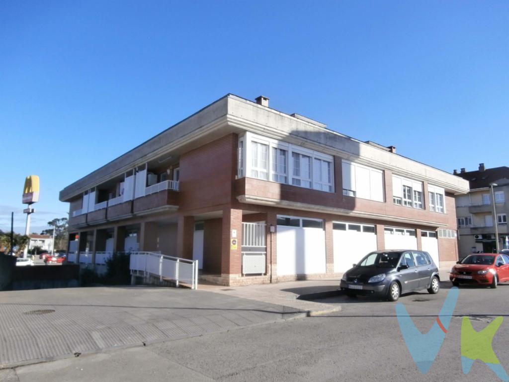 Impecable y coqueto piso, muy soleado y todo exterior, situado en Sierrapando, al lado de los centros comerciales y del enlace con la autopista. Con todos los servicios a la puerta y a un paso del centro de Torrelavega.Ubicado en un edificio de reciente construcción, dispone de plaza de garaje y trastero.La vivienda, que se encuentra en perfecto estado de conservación y con una cuidada decoración, está distribuida en hall, cocina independiente y salón-comedor, ambos con acceso a la amplia terraza, dos dormitorios con enormes ventanales y baño completo.Su excelente orientación permite disfrutar de sol durante todo el día.POSIBILIDAD DE ALQUILER CON OPCIÓN A COMPRA.No deje de visitarlo!