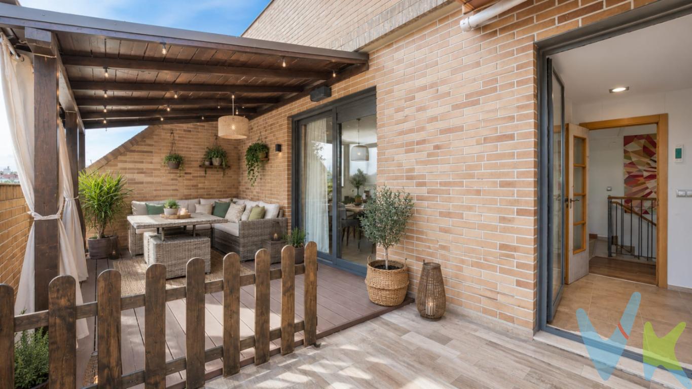 ÁTICO en el mejor residencial de Parc Central de Torrent, con 4 hab. 3 baños,  2 TERRAZAS, GARAJE, TRASTERO Y PISCINA¿Por qué vivir en un piso cualquiera si puedes escoger vivir en este ÁTICO de ensueño? La vida es demasiado corta como para tener un piso del montón. Sus fabulosas terrazas permiten disfrutar de un estilo de vida al aire libre para desayunar entre plantas, con vistas y sin prisa empezando bien el día, organizar reuniones con amigos y familiares aprovechando su barbacoa y fácil acceso desde el salón y cocina a la terraza, disfrutando del magnífico clima Mediterráneo en alguna tumbona. Un refugio ideal para la noche, un espacio lleno de luz por el día.Ático dúplex dividido en la planta de entrada, siendo la zona de convivencia familiar, espectacular, con una amplia zona de salón-comedor con acceso a la terraza, cocina independiente pero con posibilidad de convertirla en abierta al comedor y con acceso también a la amplia terraza en la que está habilitada con una zona acogedora de comedor exterior con una porchada de madera que hará que seas la envidia de todos tus conocidos. En esta misma planta encontramos un baño de cortesía y la joya, una habitación con armario con acceso a otra bonita y encantadora terraza.Ya bajando las escaleras, encontramos la zona de descanso, 3 habitaciones más, una de ellas, la principal, con baño incorporado con bañera, además esta habitación tiene salida a un amplio balcón con vistas a la zona común. Otra habitación, que hoy está habilitada como gran vestidor más otra habitación doble, todas con armarios empotrados y otro baño completo con ducha.Los acabados de este ático del 2007, suelo parquet, ventanas doble cristal, paredes lisas, puertas interiores de haya, máquina de aire acondicionado frio-calor más radiadores de gas ciudad para la calefacción,?EUR? ático muy luminoso y alegre que te proporcionará altísima calidad de vidaSe vende con plaza de garaje y trastero. ¡Y qué decir de su zona comunitaria, la más cotizada de toda la zona!, piscina, parque infantil, paddel,?EUR?El hogar familiar es el escenario de infinidad de nuestros recuerdos. Cuando una pareja elije la casa en la que va a pasar la próxima etapa de su vida, está construyendo la nostalgia del futuro.  Esta casa cumple todos los requisitos para ser un magnífico escenario para futuros recuerdos de una bonita familia.  La vivienda está preparada para ofrecer la máxima calidad de vida.  Sin duda, ofrece un magnífico presente y un bonito futuro. Ven a verlaSi tienes que vender antes tu vivienda, llámanos y te asesoramos cómo hacerlo para además tener los mínimos gastos posibles y todas las garantías.Agencia Registrada con el nº4039 en el Registro Obligatorio de Agentes Inmobiliarios de la Comunidad ValencianaPor mandato expreso del propietario, COMERCIALIZAMOS ESTE INMUEBLE EN EXCLUSIVA, lo que le garantiza el acceso a toda la información, a un servicio de calidad, un trato fácil, sencillo y sin interferencias de terceros. Por este motivo, se ruega NO MOLESTAR AL PROPIETARIO, a los ocupantes de la propiedad o a los vecinos. Muchas gracias por su comprensión.La oferta está sujeta a cambios de precio o retirada del mercado sin previo aviso. Este anuncio en su conjunto, incluyendo textos, fotos, imágenes o cualquier otro contenido de este, no es vinculante dado que la información es ofrecida por terceros y puede contener errores. Se muestra a título informativo y no contractual.El precio del inmueble no incluye los honorarios de la agencia que ascienden al 4%+IVA del precio final del inmueble, ni los gastos de notaría y registro de la propiedad (que están sujetos a aranceles y varían dependiendo del precio de escrituración), ni los impuestos (que en la Comunitat Valenciana varían dependiendo del precio del inmueble y de las características personales del comprador).Esta propiedad se pone a la venta con toda la documentación comprobada y en regla, por lo que ofrecemos GARANTÍAS a los compradores.