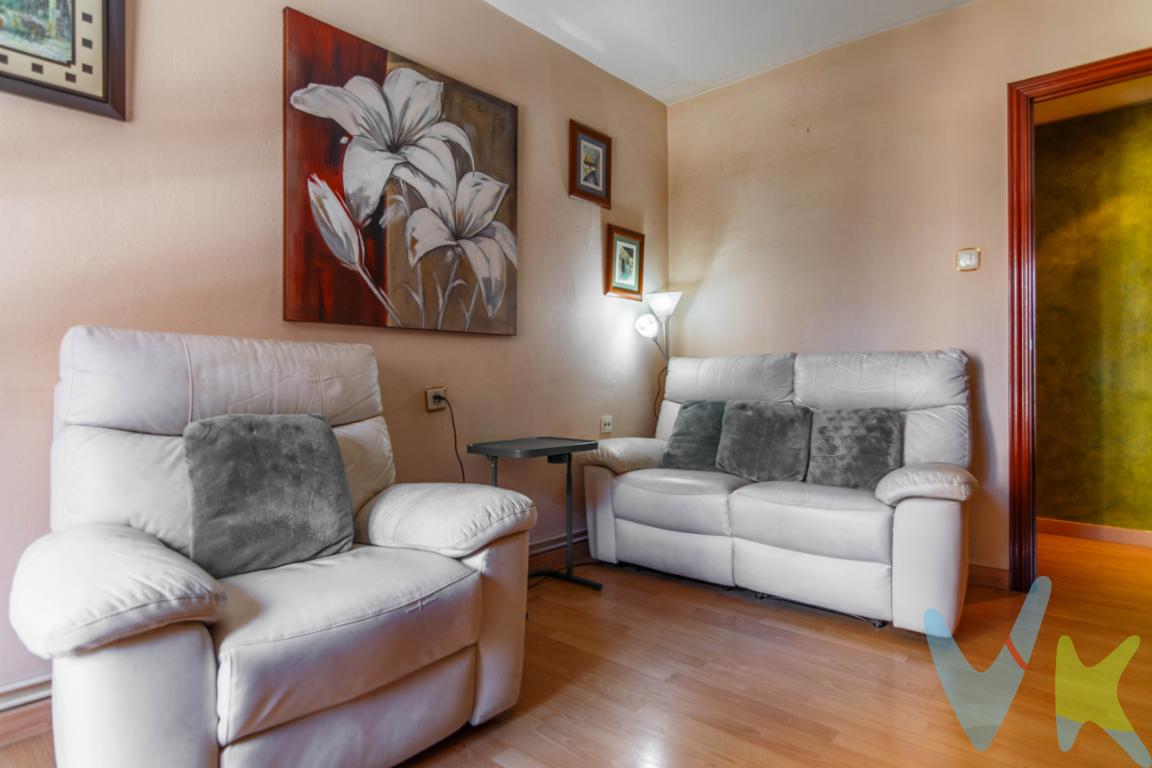  Piso en Gijón con todos los servicios necesarios para el día a día, ubicado en una zona céntrica del barrio de Pumarín.La vivienda es un primero sin ascensor y cuenta con una superficie muy aprovechada distribuida en:* 3 habitaciones funcionales.* Cocina reformada y lista para usar.* Baño reformado.* Carpintería interior y suelos en buen estado.* Ventanas de PVC que garantizan un buen aislamiento.* Calefacción de gas natural.Es una interesante oportunidad para inversores, ya que el inmueble se vende con inquilino actual hasta principios de 2028. Actualmente genera una renta de 510  al mes, lo que ofrece una rentabilidad bruta aproximada del 4% desde el primer día.Visita nuestro tour virtual y vídeo.Llámanos para agendar una visita.El precio de venta no incluye los gastos e impuestos derivados de la operación. Corresponden al comprador el pago del Impuesto sobre Transmisiones Patrimoniales (ITP), calculado sobre el valor más alto entre el precio de venta y el valor de referencia catastral, así como los honorarios de notaría y registro según aranceles oficiales, teniendo el comprador libertad para elegir notario. Para consultar los porcentajes del ITP en Asturias puede hacerlo a través de la web oficial de servicios tributarios del Principado de Asturias https://sede.tributasenasturias.es/sites/sede/default/es_ES/Que-quieres-hacer/Transmisiones-Patrimoniales-y-AJD. Asimismo, el comprador asumirá los gastos de tasación y costes bancarios si precisa hipoteca. Por su parte, el vendedor asumirá el pago de la plusvalía municipal y los honorarios de intermediación. Este anuncio es meramente informativo y los interesados tienen derecho a solicitar la documentación adicional del inmueble conforme a la normativa vigente.