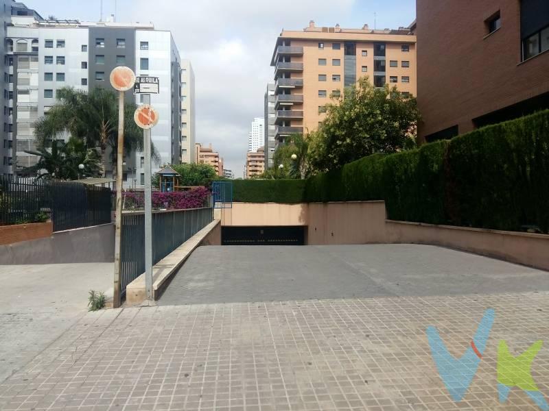 Junto a El Corte Ingles de la Avda. Francia, se encuentra esta plaza de garaje de 11,54 m2, zona donde cada vez se complica más  para aparcar. Si quieres dejar de perder el tiempo buscando aparcamiento y proteger tu coche de posibles daños, te ofrecemos esta estupenda  plaza, amplia,  cómoda y de fácil acceso,  así ganarás en tranquilidad y tendrás más tiempo para tu ocio o para llegar antes a tu puesto de trabajo. Tiene una magnífica ubicación, con fácil acceso a la V30 y a otras vías rápidas. Tanto si tienes un coche grande como uno más pequeño te irá genial.  . Honorarios de notaria, registro, gestoría, inmobiliaria e impuesto no incluidos. Agencia inscrita en el registro de agentes de intermediación inmobiliaria de la Comunidad Valenciana RAICV0832. Por mandato expreso del propietario, Inmobiliaria Trafalgar comercializa  este inmueble en exclusiva compartida, lo que garantiza un servicio de calidad, un trato fácil y personalizado, una gran difusión en nuestras redes compartidas y sin interferencias de terceros. Por este motivo se ruega no molestar al propietario, a los ocupantes de la propiedad, a los vecinos o conserjes del edificio si los hubiera. Si eres una agencia, llámanos colaboraremos contigo. Muchas gracias.