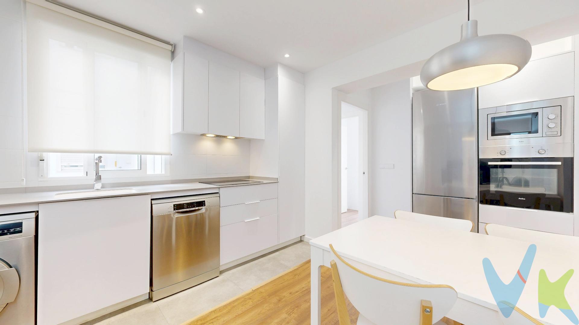 Piso con reforma integral!!!! Si buscas vivir en un piso nuevo en la mejor zona de Torrent, esta es tu oportunidad!!!!Vivienda situada en Avenida Al Vedat de Torrent, a la altura de Calle Elena Tamarit, cerca de la Parroquia San José y Mercadona, en un edificio de 9 alturas con ascensor. 

Piso reformado que se vende amueblado y con electrodomésticos ¿Quieres verlo bien? No dudes en llamarnos para ir a visitarlo. Pero, como anticipo, tienes la posibilidad de realizar un tour 360º para que la puedas visualizar, tomar medidas, ver tamaños y distribuciones, en definitiva, imaginarte viviendo en esta fantástica vivienda.

La vivienda se encuentra situada en la 8ª planta del edificio con una magnifica iluminación. La ubicación de la vivienda permite un rápido acceso a todos los servicios: autobús, metro, ambulatorio, colegios, taxi….etc y, por supuesto, todos los comercios, supermercados, bares y restaurantes de la zona. En este piso se ha reformado recientesmente, absolutamente todo.

Se accede a la vivienda a través de un pasillo hasta llegar a salón comedor con cocina office, todo integrado. Tiene dos habitaciones con armarios empotrados y un cuarto de baño. Dispone de 3 splits de AC frio y calor, y está equipado con electrodomésticos de última generación. 

Por mandato expreso del propietario, comercializamos este inmueble en exclusiva, lo que le garantiza un servicio de calidad, un trato fácil, sencillo y sin interferencias de terceros. Por este motivo, se ruega no molestar al propietario, a los ocupantes de la propiedad, a los vecinos o conserjes del edificio o urbanización. Muchas gracias por su comprensión.

La oferta está sujeta a cambios de precio o retirada del mercado sin previo aviso. Este anuncio en su conjunto, incluyendo textos, fotos, imágenes o cualquier otro contenido del mismo, no es vinculante dado que la información es ofrecida por terceros y puede contener errores. Se muestra a título informativo y no contractual.

'El precio NO INCLUYE los gastos de corretaje inmobiliario, impuestos (IVA, ITP, AJD), plusvalía, notaría y registro'
