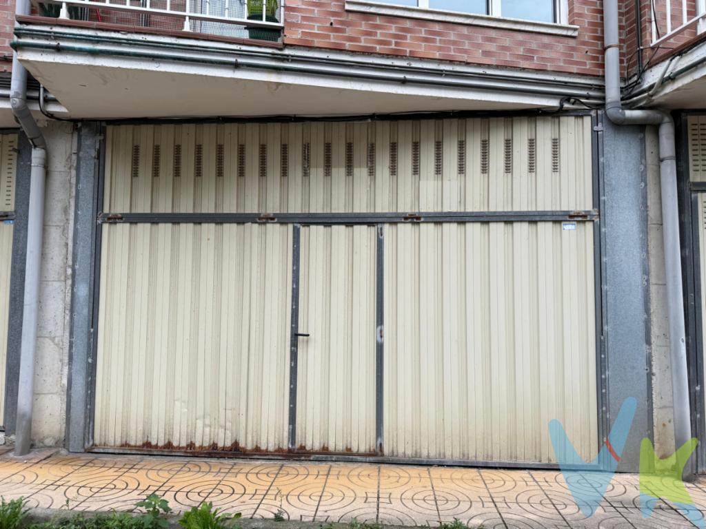 Local versátil en Puente San Miguel: perfecto para emprender o para crear tu propio apartamentoSi buscas un espacio con posibilidades, bien situado y listo para adaptarse a lo que tú necesitas, este local de unos 60 m² en Puente San Miguel te va a encajar de maravilla. La ubicación es un punto fuerte: una población con vida, servicios, movimiento y muy bien comunicada, ideal para montar cualquier actividad comercial o profesional.El local cuenta con dos entradas, algo que siempre suma: más visibilidad, más comodidad y más opciones para distribuirlo como quieras. Su tamaño y forma permiten crear un negocio acogedor, práctico y con buena presencia en una zona donde la gente se mueve, compra y hace vida diaria.Pero aquí viene lo interesante: además de su uso comercial, este espacio es perfecto para un cambio de uso. Puedes transformarlo en una vivienda, un apartamento para alquilar, un estudio moderno o incluso un pequeño loft con encanto. Su superficie y accesos hacen que imaginarlo como hogar sea muy fácil.En resumen, un local con ubicación estratégica, versátil y con ese potencial que te permite elegir: emprender, invertir o crear tu propio espacio a tu medida.No esperes más para venir a verlo!!!Al comprador se le cobrará mil euros (1000) + IVA por gastos de gestión inmobiliaria.Gastos e Impuestos no incluidos en el precio. Compra sujeta a ITP. El comprador se hará cargo de los costes de la escritura e inscripción en el Registro de la Propiedad.\"Más información sobre transparencia, impuestos, gastos y condiciones de compraventa en nuestra web www.activanorte.com\"