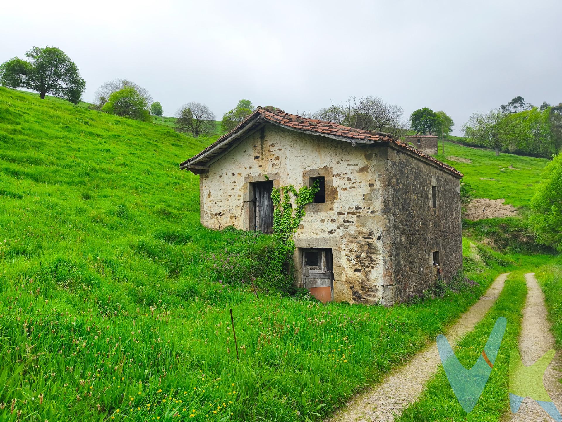Presentamos una excepcional oportunidad de inversión en Abionzo ( Villacarriedo). Esta cabaña, con una superficie construida de 71.15 m² por planta y un amplio terreno que abarca nada menos que 13.270 m², ofrece un sinfín de posibilidades para aquellos que buscan escapar del bullicio urbano y disfrutar de la tranquilidad rural. La propiedad se encuentra en estado para reformar lo cual permite a los nuevos propietarios personalizarla según sus preferencias y necesidades específicas. La zona es conocida por su impresionante entorno natural ideal para actividades al aire libre como senderismo o ciclismo. . Esta cabaña representa no solo el refugio perfecto sino también una gran opción como proyecto turístico o residencial gracias a su amplia parcela donde desarrollar nuevas ideas arquitectónicas utilizando las vistas panorámicas hacia el paisaje circundante. Los Impuestos gastos de Notaria y Registro no estan incluidos en el precio
