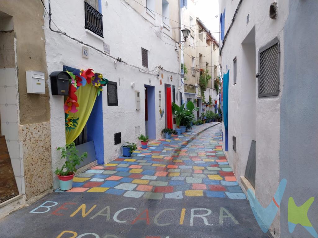 Presentamos esta singular casa en venta ubicada en el pintoresco municipio de Chelva. Construcción de 1890. Esta vivienda necesita una reforma integral, pero es una auténtica oportunidad para quienes buscan invertir en uno de los pueblos más carismáticos y con más encanto de la Comunidad Valenciana. Situado en el interior de la provincia de Valencia, en la comarca de Los Serranos, forma parte de la mancomunidad de Alto Turia.La propiedad cuenta con 92 metros construidos distribuidos en cuatro plantas. La planta baja es ideal para el salón comedor con una cocina abierta y las habitaciones en las plantas más altas.Chelva tiene un gran interés histórico y cultural ya que conserva huella de todos los pueblos que la habitaron. Declarada Bien de Interés Cultural, con la categoría de Conjunto Histórico, está formada por una serie de barrios de gran complejidad y de trazado sinuoso. Barrio Andalusí, Barrio Cristiano, Barrio Judío y Barrio Mudéjar-Morisco. ¿Porqué no seguir formando parte de la historia manteniendo con vida esta vivienda?Vivir en Chelva como primera vivienda o incluso como segunda residencia, garantiza disfrutar de un entorno tranquilo rodeado de belleza, ideal para los amantes de la naturaleza. Además de rutas para senderistas, en las que destacan la Ruta del agua, Peña Cortada y La Mozaira, Chelva cuenta con todos los servicios necesarios; farmacia, colegio, instituto, centro de salud, restaurantes, etc. ¿Qué más se puede pedir? Invitamos a los interesados a visitarla y descubrir en persona todas las posibilidades que la vivienda ofrece. Con su encanto histórico, estructura robusta y ubicación privilegiada, esta propiedad es una inversión excepcional y el lugar perfecto para crear un hogar lleno de memorias.Para más información o para concertar una visita, no dude en ponerse en contacto con nosotros. Estaremos encantados de mostrarle esta magnífica casa y explorar con usted todas las posibilidades que ofrece. ¡No deje pasar esta oportunidad única de adquirir una pieza de la historia en el hermoso enclave de Chelva!Contamos con 30 años de experiencia acreditada y nuestro objetivo es garantizarle un servicio de compra humano, ético, de calidad, fácil y seguro. Nuestro equipo lo integran agentes con la titulación AIR (Agente Inmobiliario Registrado) y Agentes Certificadores de la categoría Premium en certificación de inmuebles y debidamente registrados en el Registro de Agentes de Intermediación de la CV (RAICV 0743). Consulte en nuestras reseñas de Google lo que opinan los clientes que ya han trabajado con nosotros.El precio NO incluye: Impuestos, gastos de Notaría, registro y honorarios de inmobiliaria.