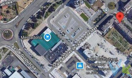 Plaza de garaje doble en nuevo Artica, junto a Mercadona, fácil acceso desde la circunvalación norte. 8,30m de largo por 2,5m de ancho, altura suficiente en los accesos, para 2 coches o vehículos especialmente largos.