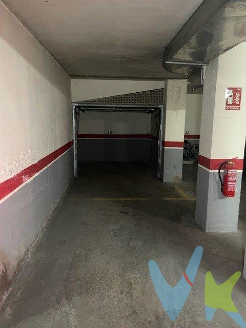 ¿Cansado de dar vueltas buscando aparcamiento en el centro? La solución está en esta amplia plaza de aparcamiento junto a la plaza de toros de Murcia, con capacidad para un coche mediano y dos motos, con cierre parcial para que puedas aparcar tranquilamente tus motos o bicicletas sin temor a los amigos de lo ajeno.  .  *Cuando te pongas en contacto con nosotros te informaremos de los gastos que no están incluidos en el precio, gastos de compraventa y honorarios de agencia y te ayudaremos para que tu proceso de compra con nosotros se convierta en un.  Calma: Estado ideal de tranquilidad que tendrás al comprar tu casa con nosotros.  Por último, te vamos a contar una cosa: Los propietarios han confiado en nosotros y nos han contratado en exclusiva para que les ayudemos a vender su plaza de garaje. Esto para ti, como comprador, será una garantía ya que tendrás acceso a un servicio de calidad, un trato fácil, sencillo y sin interferencias de terceros. Por eso, te vamos a pedir un favor, habla con nosotros, no los molestes, te vamos a ayudar en caso de interés en todo el proceso y te vamos a facilitar toda la documentación e información que precises. Como ya te habíamos dicho, ¡Un servicio de calidad!.