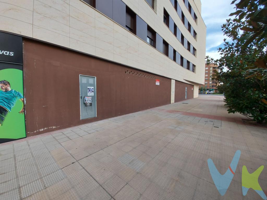 Local en venta en RENTABILIDAD en Logroño. Junto a las estaciones de tren y autobús.Actualmente se usa como almacén para el restaurante que está junto a el.Se vende junto con una plaza de garaje en un edificio cercano.