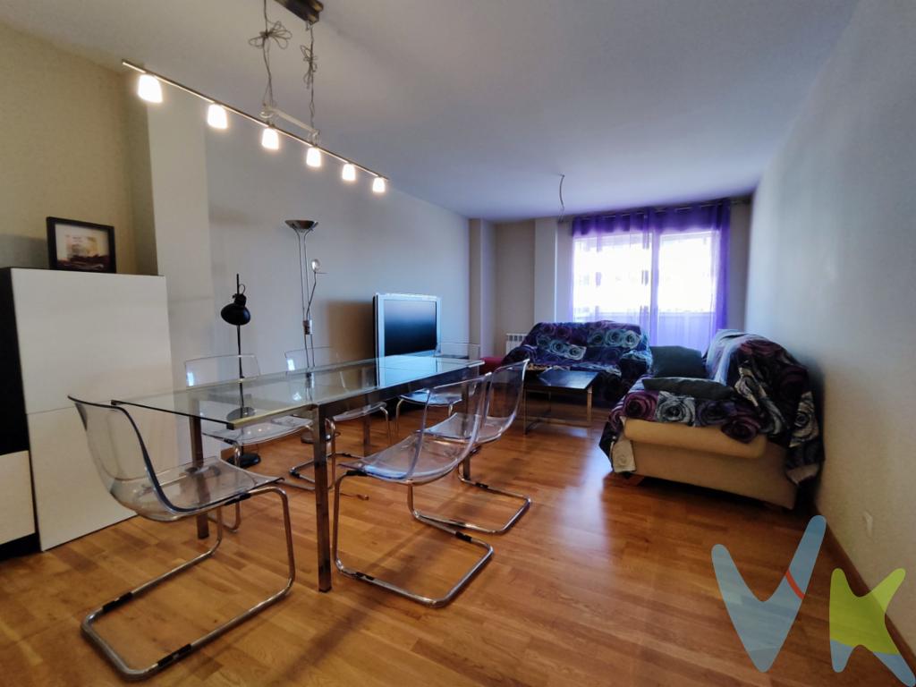 Piso totalmente exterior en zona de Los Lirios de Logroño, junto al centro comercial Berceo.Todo exterior con tres Habitaciones y salón. Garaje y trastero junto a la plaza de aparcamiento en la casa. Suelos de parquet flotante y gres. Carpintería exterior de aluminio con climalit e interior de madera de roble. Calefacción y agua caliente individual de gas. Amplia zona comunitaria con piscina.https://bit.ly/Solozabal_Zaragoza_LosLirios