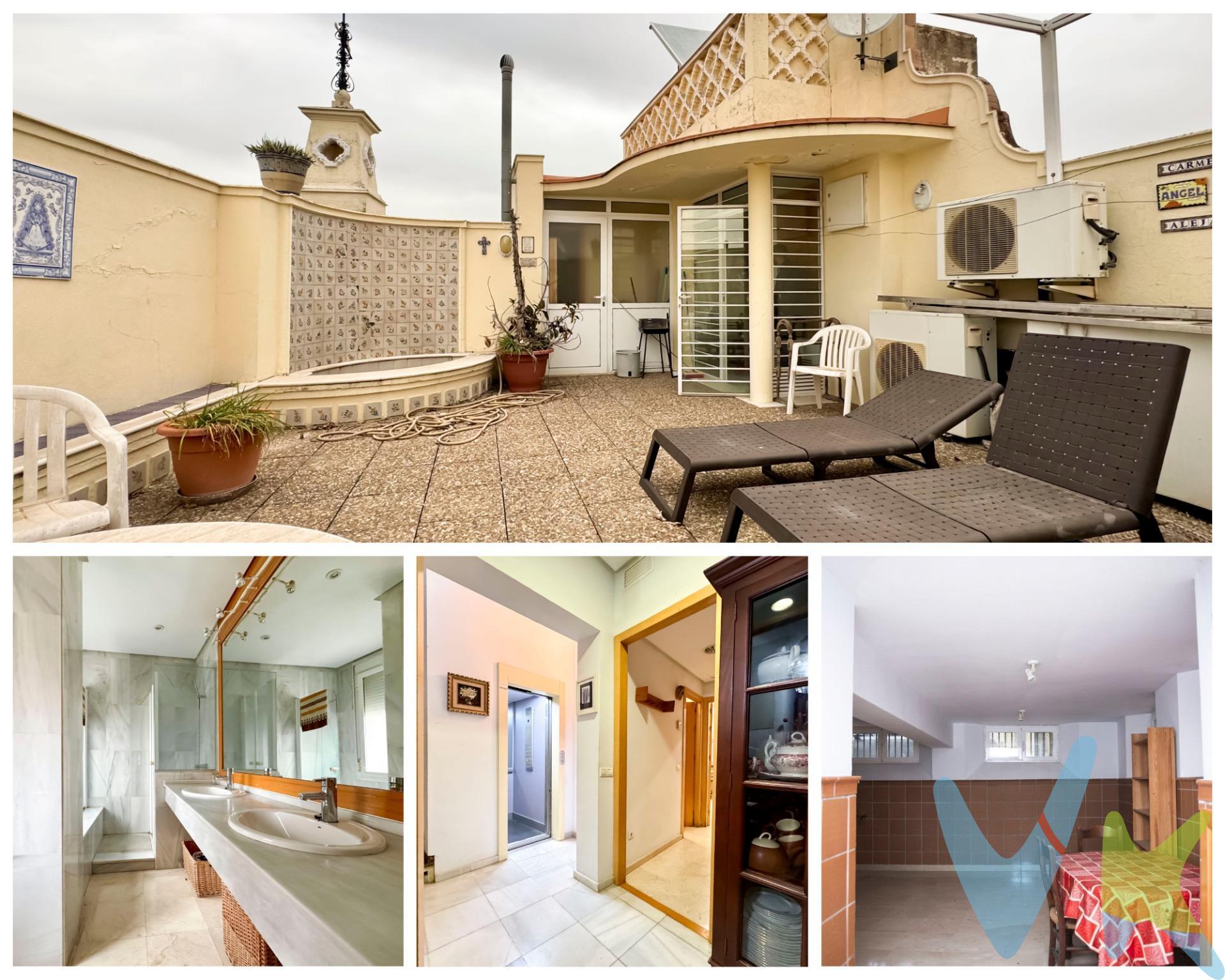 Venta de casa en La Alameda, Sevilla. Descubre esta espectacular casa de esquina en pleno corazón de La Alameda, una de las zonas más vibrantes y emblemáticas de Sevilla. A solo unos pasos de la calle Feria, esta vivienda única destaca por su amplitud, luminosidad y una distribución llena de posibilidades a lo largo de sus 5 plantas más terraza privada. La casa ofrece múltiples ambientes capaces de adaptarse a cualquier estilo de vida: salones en distintas plantas, varias cocinas ya instaladas (y otra con preinstalación), habitaciones amplias, baños repartidos por los diferentes niveles y un impresionante vestidor de madera que aporta carácter y funcionalidad. Además, cuenta con ascensor desde la planta baja hasta la tercera, proporcionando comodidad y accesibilidad en el día a día. En la parte superior, la propiedad culmina con una terraza privada de 16 m², un auténtico oasis urbano con vistas espectaculares al centro de Sevilla. Un espacio perfecto para disfrutar del clima, organizar reuniones o simplemente desconectar. Incluye baño y trastero. Con 345 m² construidos sobre una parcela de 73 m², esta vivienda ofrece amplitud, luz natural y una distribución flexible con infinitas posibilidades. La ITE está en vigor hasta febrero de 2026, aportando tranquilidad y garantías a su futuro propietario. Una casa verdaderamente única en una de las zonas más solicitadas de Sevilla, ideal como gran vivienda familiar, inversión o incluso para proyectos de alojamiento (según normativa vigente). Una oportunidad en pleno corazón de la ciudad. La vivienda fue reformada completamente en 2001. Para facilitar el aparcamiento, existe la posibilidad de comprar una plaza de garaje en la calle San Luís por 60.000 €. En cumplimiento de las obligaciones de información previstas Disp. final 3ª de la Ley 10/2025, de 28 de diciembre, de servicios de atención a la clientela y transparencia, así como en la normativa sectorial vigente, y RD 218/2005 de Inf. de la Junta de Andalucía, el precio indicado no incluye los gastos e impuestos inherentes a la adquisición, los cuales se desglosan estimados o con posibilidad de calcularlos a continuación; los gastos más ajustados serán dados en el D.I.A. en la visita a inmuebles, o antes. *Gastos de Notaría: La Minuta se calculará según al arancel notarial oficial: Anexo I, del Real Decreto 1426/1989, de 17 de noviembre. Enlace: notariared.com/calculadora-gastos-compra-vivienda/. *Gastos de Registro de la Propiedad: La inscripción se facturará según el arancel oficial: ANEXO I, del Real Decreto 1427/1989, de 17 de noviembre. Igual enlace anterior. *Gastos de Gestión (Gestoría): Los honorarios por la tramitación administrativa, liquidación de impuestos e inscripción registral ascienden de forma estimativa a [363 € aprox.] (IVA incluido), aunque depende de cada caso, y su dificultad. *Honorarios Agencia del Vendedor: incluidos en el PVP. *Honorarios Agencia del comprador: La agencia prestará los servicios de información, asesoramiento y acompañamiento previstos en el Encargo de Servicios y en el D.I.A. Si solicita servicios adicionales o personalizados, sus honorarios serán informados previamente, de forma individualizada y por escrito, conforme a la libertad de pactos y a la normativa vigente. *Si necesita Financiación, su banco le informará. *Impuesto sobre Transmisiones Patrimoniales (ITP): Se aplicará el tipo impositivo vigente en Andalucía (generalmente el 7%, sin perjuicio de tipos reducidos del 6%. 3,5%, etc, aplicables según las circunstancias personales del comprador o las características del inmueble). El impuesto se devenga sobre el superior entre: 1.- Valor de Referencia de Catastro; y 2.- Precio de venta. Puede calcular su situación personal en el portal oficial de la A.T. de Andalucía. enlace: juntadeandalucia.es/organismos/economiahaciendayfondoseuropeos/areas/tributos-juego/tributos/paginas/impuestos-cedidos-transmisiones.html