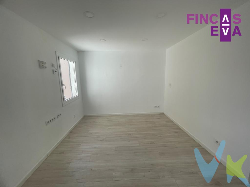 Ubicada en una finca de 1924, esta vivienda destaca por su altura y luminosidad. Se trata de una 5ª planta real, con ascensor, lo que garantiza tranquilidad y excelentes vistas despejadas.Con 55m² construidos, la vivienda se distribuye de forma muy funcional. Dispone de dos dormitorios dobles. Un baño completo, equipado con plato de ducha que ofrece comodidad y practicidad.La cocina es abierta al salón-comedor. Dispone de luz natural en todas las estancias. Se encuentra en perfecto estado.Honorarios incluidos en el precio de venta.Los impuestos derivados de la compraventa y los gastos de notaría, registro y gestoría no están incluidos en el precio y serán asumidos por la parte compradora.