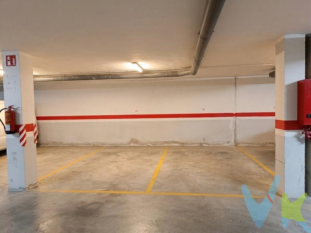 Un coche a la sombra es un dueño feliz. ¿Tu coche parece un horno microondas cada vez que lo dejas al sol?. Esta plaza de aparcamiento ubicada en la zona de La Closa en La Pobla LLarga es la solución. Será el paraíso para tu vehículo y para ti cuando subas a tu coche a una temperatura agradablemente fresquita. Ubicación Premium, justo enfrente del IES Pere d’Esplugues. Si eres profesor o personal del centro, podrás llegar, aparcar y estar en el aula antes de que suene el timbre. ¡Sin estrés de última hora! y lo mejor de todo, tendrás tu coche al resguardo del Efecto Sauna. Olvídate de quemarte las manos con el volante o de que el coche parezca una sauna finlandesa. Aquí tu vehículo te esperará fresquito, a la sombra y protegido de las lluvias, el granizo o los [amp;]quot;regalitos[amp;]quot; de los pájaros y conservará su pintura brillante como el primer día en un lugar seguro. Será una Inversión Inteligente porque si decides sacarle rentabilidad, se alquilará sola. Será un bien codiciado por el personal y profesores del instituto y del resto de vecinos. ¡Haz que la plaza se pague sola! un coche a la sombra es un dueño feliz. Llama ya y concierta una visita. VENTA:. PVP 6.750€. Gastos e impuestos no incluidos en el precio. La compra conlleva impuestos y gastos de formalización para el comprador. A título orientativo se informa que en segundas transmisiones el ITP con carácter general en Valencia es del 10%, pudiendo existir otros tipos impositivos atendiendo a las circunstancias personales del comprador u otras circunstancias previstas legalmente. Base imponible del impuesto el mayor valor entre el precio de compraventa, la tasación o el valor de referencia catastral. En cuanto a los gastos de notaría y registro, en su caso, suelen oscilar aprox. entre 1,5% y 2,5% (aranceles variables según precio, n.º de copias y complejidad). El comprador elige notario. Si el comprador precisase de hipoteca: tasación, condiciones y costes bancarios serán según entidad elegida por el comprador, así como los gastos de gestoría, y cualesquiera otros gastos inherentes a la formalización de la compraventa que legalmente correspondan a la parte compradora, salvo pacto expreso en contrario con el vendedor. El consumidor tiene, conforme a la normativa vigente, a su disposición información y documentación adicional relativa al inmueble y condiciones de la compraventa, que podrá ser consultada en C/Joaquín Costa 4, bajo 46005 Valencia o urbe2@remax.es. Honorarios de mediación inmobiliaria a cargo del COMPRADOR: (3.000€ del precio final de venta más IVA (21%), salvo otro pacto.); y de VENDEDOR (según acuerdo con el mismo). Se informa al consumidor que la agencia actúa como intermediaria inmobiliaria en la operación, estando cualquier eventual compraventa y sus condiciones sujeta a la aceptación expresa del propietario-vendedor y a la posterior formalización del correspondiente contrato.