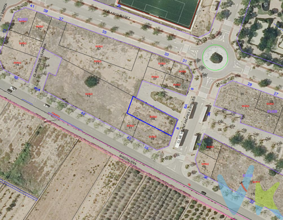 ¡Excelente oportunidad de inversión en una de las zonas con mayor proyección de Massamagrell!Se vende parcela urbana de uso residencial, completamente lista para desarrollar. Un suelo idóneo para promotoras que busquen alta rentabilidad en un entorno residencial consolidado, excelentemente comunicado y con alta demanda de vivienda.Ubicación EstratégicaOrientación: Esquinera a dos viales (Avenida de la Magdalena y vial secundario sin denominación), lo que garantiza una fantástica luminosidad y versatilidad en el diseño arquitectónico.Fachada principal: Avenida de la Magdalena.Situación: Unidad de Ejecución 1 del Plan Parcial del Sector 4 \"Entrenúcleos\", Massamagrell (Valencia).Ficha Técnica de la ParcelaTipología permitida: Bloque Exento (ideal para la construcción de un edificio de viviendas exento, optimizando luces, vistas y ventilación).Uso Principal: Residencial.superficie de suelo 1.031 m2.superficie de techo 4.190 m2.Por qué invertir en esta parcela:Suelo Finalista: Listo para solicitar licencia y empezar a proyectar. El sector \"Entrenúcleos\" destaca por su diseño urbano moderno, amplias avenidas y su perfecta conexión con Valencia capital a través de la V-21 y la red de Metrovalencia.¿Deseas más información o realizar una visita al terreno? Ponte en contacto con nosotros hoy mismo para recibir la documentación técnica o presentar tu propuesta. ¡No dejes escapar esta oportunidad en un mercado al alza!Se muestra a título informativo y no contractual. El precio no incluye lo siguiente: Honorarios de la agencia inmobiliaria, impuestos (IVA, ITP) y otros gastos de la Compraventa (notaria, gestoría y registro). 