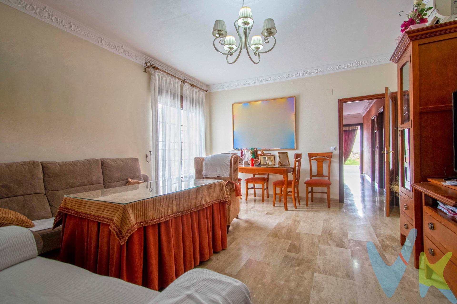 Casa en venta en El Viso del Alcor, c/ Higuera. Consta de 150 m2 construidos distribuidos en: 4 dormitorios, 2 baños completos, salón-comedor, cocina independiente equipada y amueblada, lavadero y patio. En la planta baja nos encontramos con la cocina, el salón, uno de los baños, uno de los dormitorios, el patio y la cochera, y en la planta superior está el resto de dormitorios, el otro baño y el lavadero. Las puertas son de sapeli, la solería de mármol, los pasamanos de las escaleras son de madera maciza, y las ventanas de climalit. La vivienda tiene dos splits de aire acondicionado frío/calor. Para más información, contacte con nosotros sin compromiso. SE VENDE SIN AMUEBLAR. Informamos a nuestros clientes que el precio de venta no incluye lo siguiente: Honorarios de la agencia inmobiliaria, Impuestos (I.T.P., I.V.A. o A.J.D., en su caso) ni otros gastos de la compraventa (gastos de Registro de la Propiedad, Notaría, Gestoría ni de posible Financiación). Documento F.I.S. a disposición del consumidor según Decreto 218/2005 Junta de Andalucía.