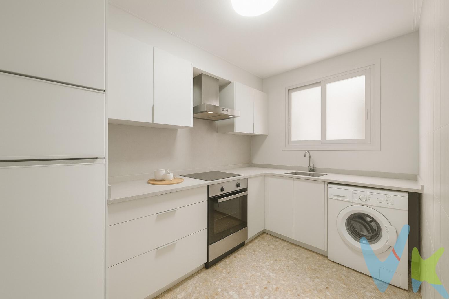 🌞 Tu nuevo hogar en Ruzafa 🌞¿Buscas un piso con encanto, bien ubicado y listo para disfrutar? En pleno barrio de Ruzafa, a un paso del Parque Central, te espera esta vivienda que combina comodidad, luz natural y un entorno lleno de vida.🏡 Detalles que te van a encantar:Además, vivir en Ruzafa significa tenerlo todo cerca: restaurantes, cafés, mercados, ocio, cultura ¡y todo sin perder ese aire acogedor de barrio con personalidad!✨ Un piso ideal para empezar una nueva etapa, crear recuerdos y disfrutar de Valencia al máximo.📞 ¿Lo vemos juntos?Primera altura con ascensor a cota cero, accesible y cómoda para todos.Un salón muy luminoso, perfecto para relajarte o compartir buenos momentos.Un baño amplio y práctico para toda la familia.3 habitaciones para adaptarlas a tu ritmo de vida: dormitorios, despacho o zona de juegos.Resaltar la insonorización de la habitación principal.Agencia Registrada con el Nº 89 en el Registro Obligatorio de Agentes Inmobiliarios de la Comunitat Valenciana. Puede consultar en la web de la GVA:https://habitatge.gva.es/es/registres-en-materia-habitatgeLa oferta está sujeta a cambios de precio o retirada del mercado sin previo aviso. Este anuncio en su conjunto, incluyendo textos, fotos, imágenes o cualquier otro contenido de este, no es vinculante dado que la información es ofrecida por terceros y puede contener errores. Se muestra a título informativo y no contractual.Gastos de la compraventa a cargo de la parte compradora no incluidos en el precio del inmueble a tener en cuenta:- ITP con carácter general en Valencia es del 10%, pudiendo corresponderle otro tipo impositivo atendiendo a sus circunstancias personales (por edad, renta o situación familiar primera vivienda habitual, etc ) previstas legalmente.*Base imponible del impuesto el mayor valor entre el precio de compraventa, la tasación o el valor de referencia catastral.- Gastos de notaría y registro, en su caso, suelen oscilar aprox; entre 1,5% y 2,5% (aranceles variables según valor de compraventa, n.º de copias, etc ).- Si tramita la inscripción una gestoría, deberá abonar sus honorarios más IVA ( en este caso suele oscilar entre los 250EUR y los 400EUR + IVA).- Honorarios de mediación inmobiliaria a cargo del comprador del 3% del precio final de venta más IVA (21%), salvo otro pacto.Por mandato expreso del propietario, comercializamos este inmueble en exclusiva, lo que le garantiza el acceso a toda la información, a un servicio de calidad, un trato fácil, sencillo y sin interferencias de terceros. Por este motivo, se ruega no molestar al propietario, a los ocupantes de la propiedad o a los vecinos. Muchas gracias por su comprensión. Si usted es agente inmobiliario y tiene un cliente para este inmueble, llámenos: estaremos encantados de colaborar.Se informa al consumidor que la agencia actúa como intermediaria inmobiliaria en la operación, estando cualquier eventual compraventa y sus condiciones sujeta a la aceptación expresa del propietario-vendedor y a la posterior formalización del correspondiente contrato.