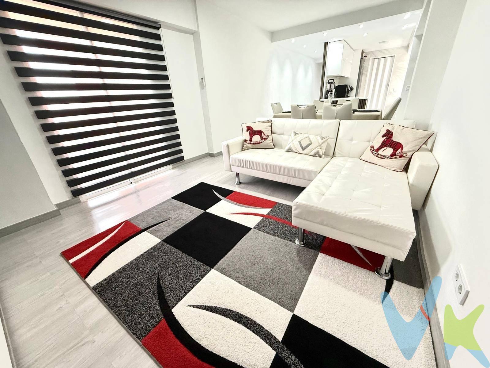 Te presentamos  en Exclusiva magnífica vivienda recién reformada, donde el estilo moderno se combina con espacios amplios, luminosos y muy bien aprovechados. Una propiedad pensada para quienes buscan confort, calidad y una distribución funcional sin renunciar al diseño. La vivienda cuenta con 97 m² construidos y se distribuye de manera equilibrada y cómoda:. Dos dormitorios dobles y un dormitorio individual. Amplio salón-comedor, muy luminoso. Cocina independiente, totalmente equipada con electrodomésticos nuevos. Galería funcional. Balcón, ideal para disfrutar tanto de día como de noche gracias a sus agradables vistas. Se trata de un piso esquinero, totalmente exterior, lo que le aporta una excelente entrada de luz natural durante todo el día. Su orientación noroeste permite disfrutar de luminosidad constante sin necesidad de encender luces, además de una agradable ventilación cruzada que mejora el confort térmico de la vivienda. La finca se encuentra en muy buen estado y dispone de dos ascensores a cota cero, facilitando el acceso a personas con movilidad reducida. Una oportunidad ideal tanto como vivienda habitual para quienes buscan una propiedad moderna, luminosa y cuidada al detalle. La oferta está sujeta a cambios de precio o retirada del mercado sin previo aviso. Este anuncio en su conjunto, incluyendo textos, fotos, imágenes o cualquier otro contenido del mismo, no es vinculante dado que la información es ofrecida por terceros y puede contener errores. Se muestra a título informativo y no contractual. Número de Registro de Agentes de Intermediación Inmobiliaria de la Comunidad Valenciana: RAICV-3991. El precio no incluye lo siguiente: honorarios de la agencia inmobiliaria, impuestos (IVA, ITP) y otros gastos de la Compraventa (notaría, gestoría y registro). Por mandato expreso del propietario, comercializamos este inmueble en exclusiva, lo que le garantiza el acceso a toda la información, a un servicio de calidad, un trato fácil, sencillo y sin interferencias de terceros. Por este motivo, se ruega no molestar al propietario, a los ocupantes de la propiedad o a los vecinos. Muchas gracias por tu comprensión. Si eres agente inmobiliario y tienes un cliente para este inmueble, llámanos: estaremos encantados de colaborar.